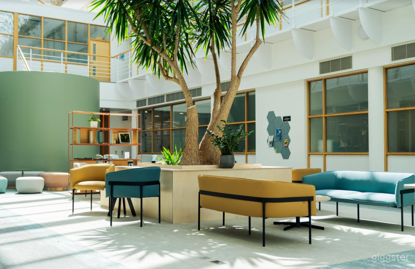 Cozy Hotdesk in Cambridge Photo 2