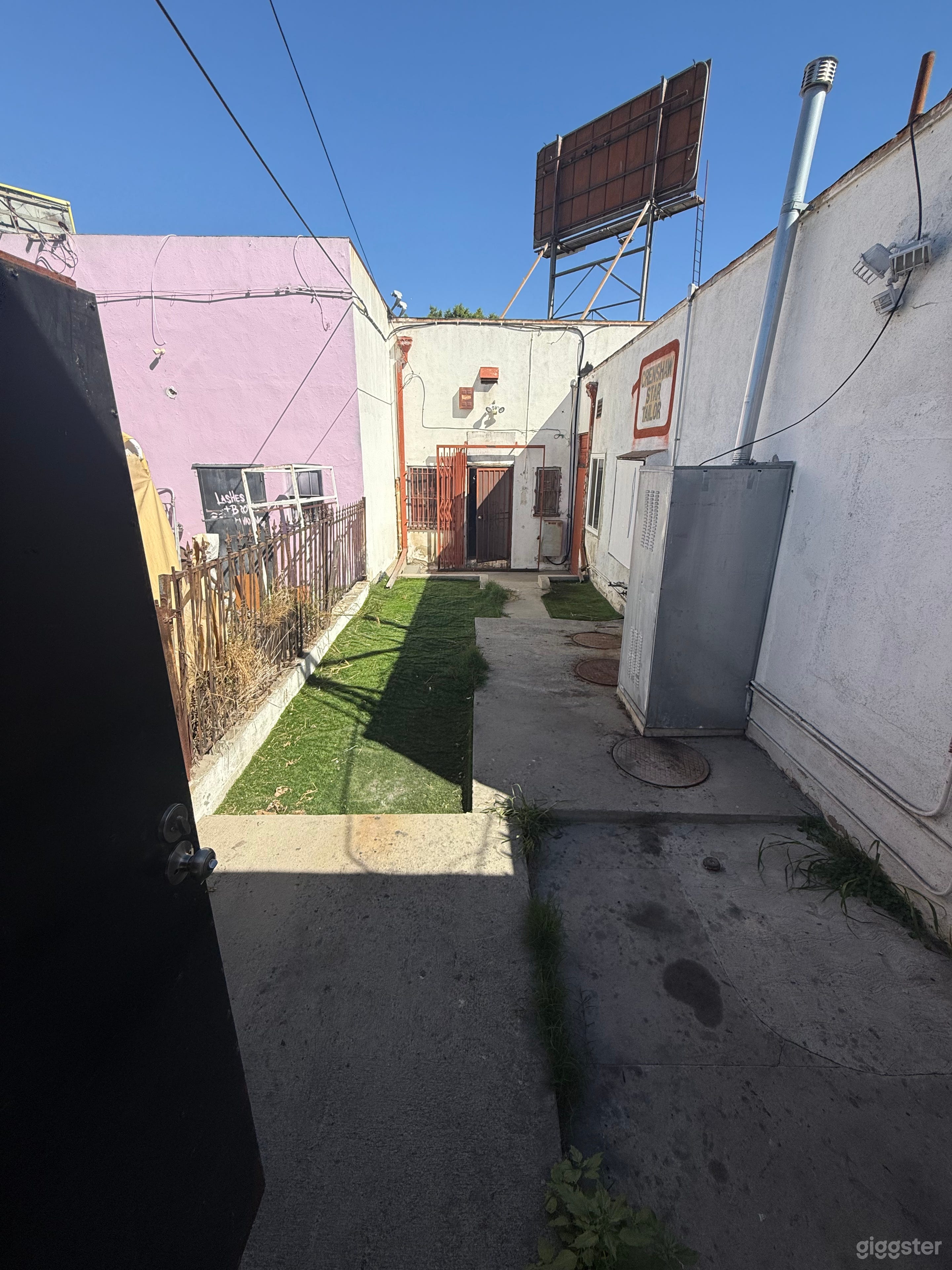 Modern Fitness Studio &amp; Hair Lounge Photo 4