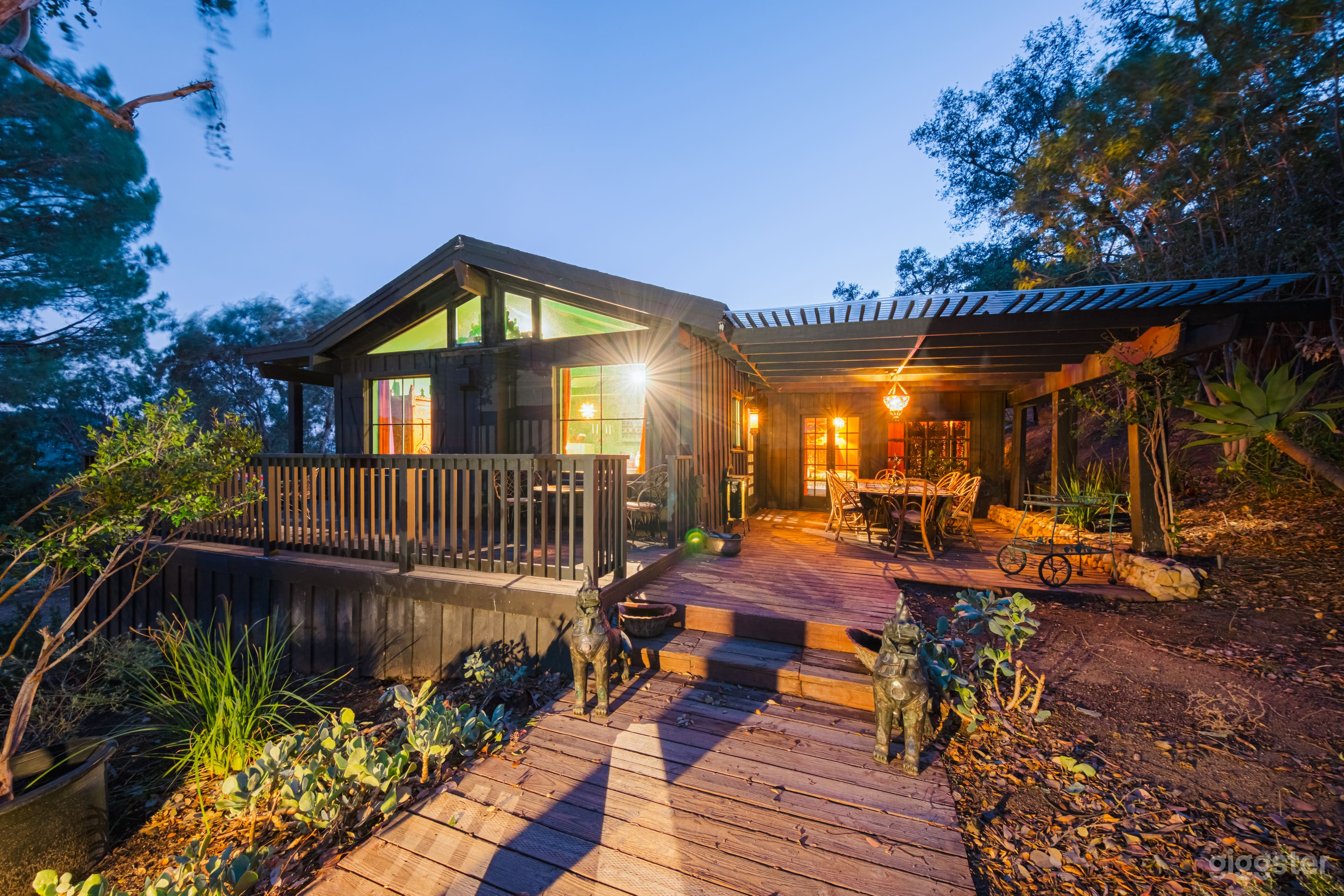 THE ENCHANTED TOPANGA HIDEAWAY Photo 2