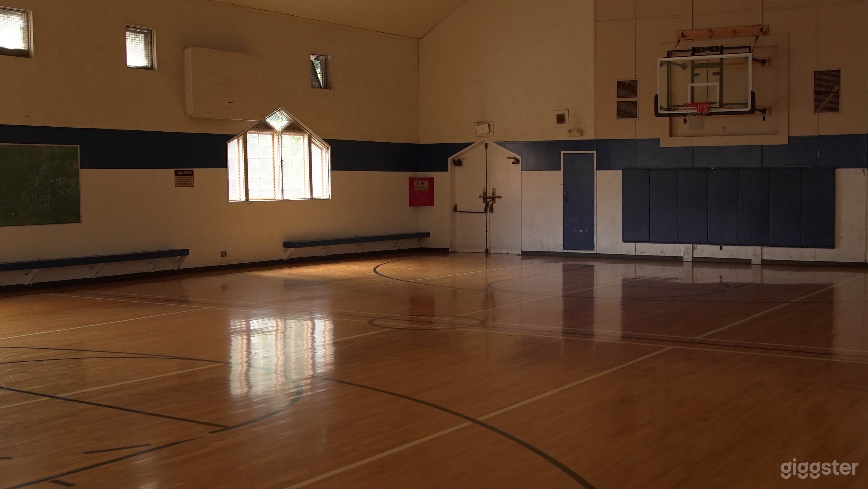 Hollywood Gym - Vintage Look Photo 4