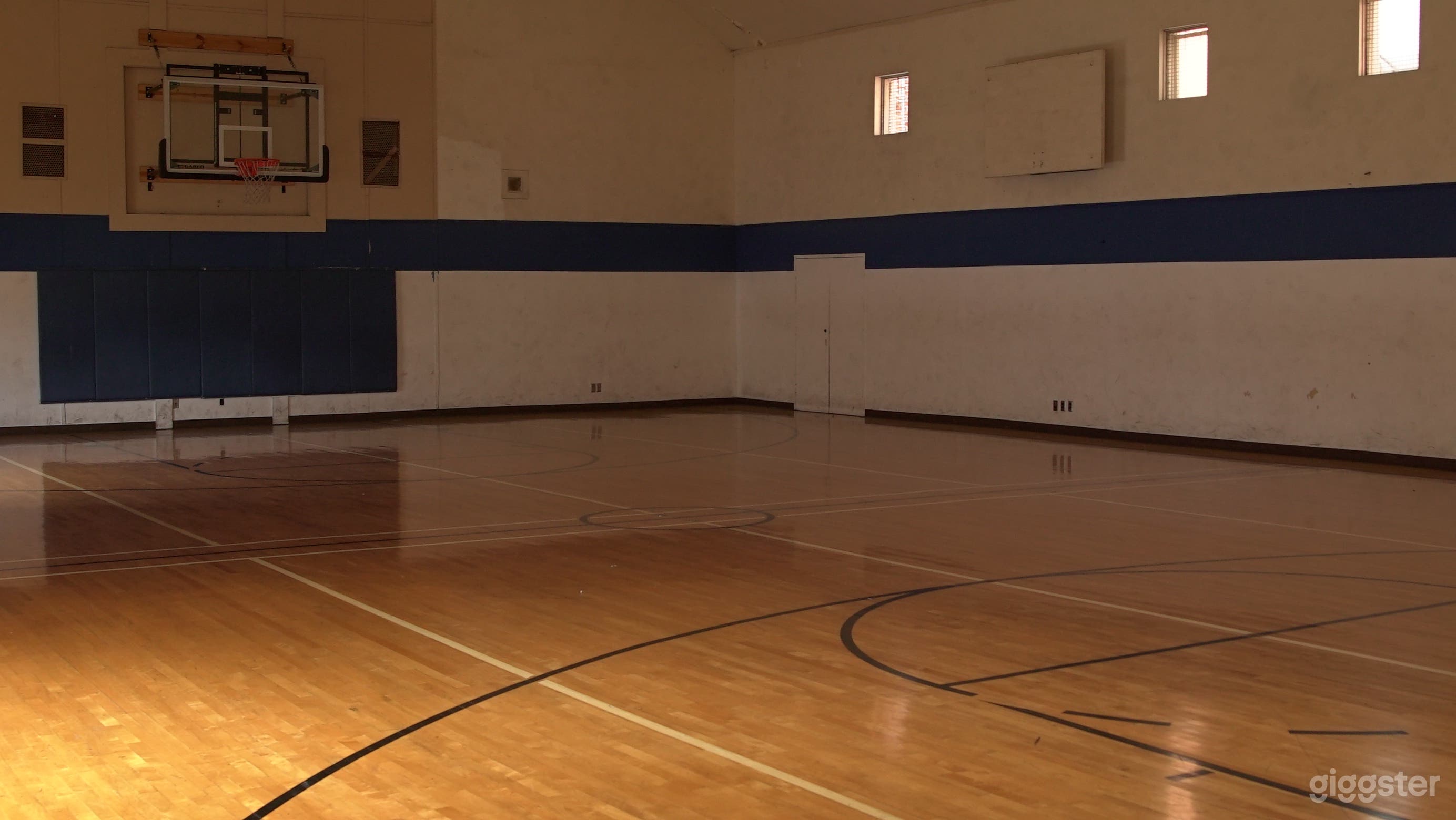 Hollywood Gym - Vintage Look Photo 2