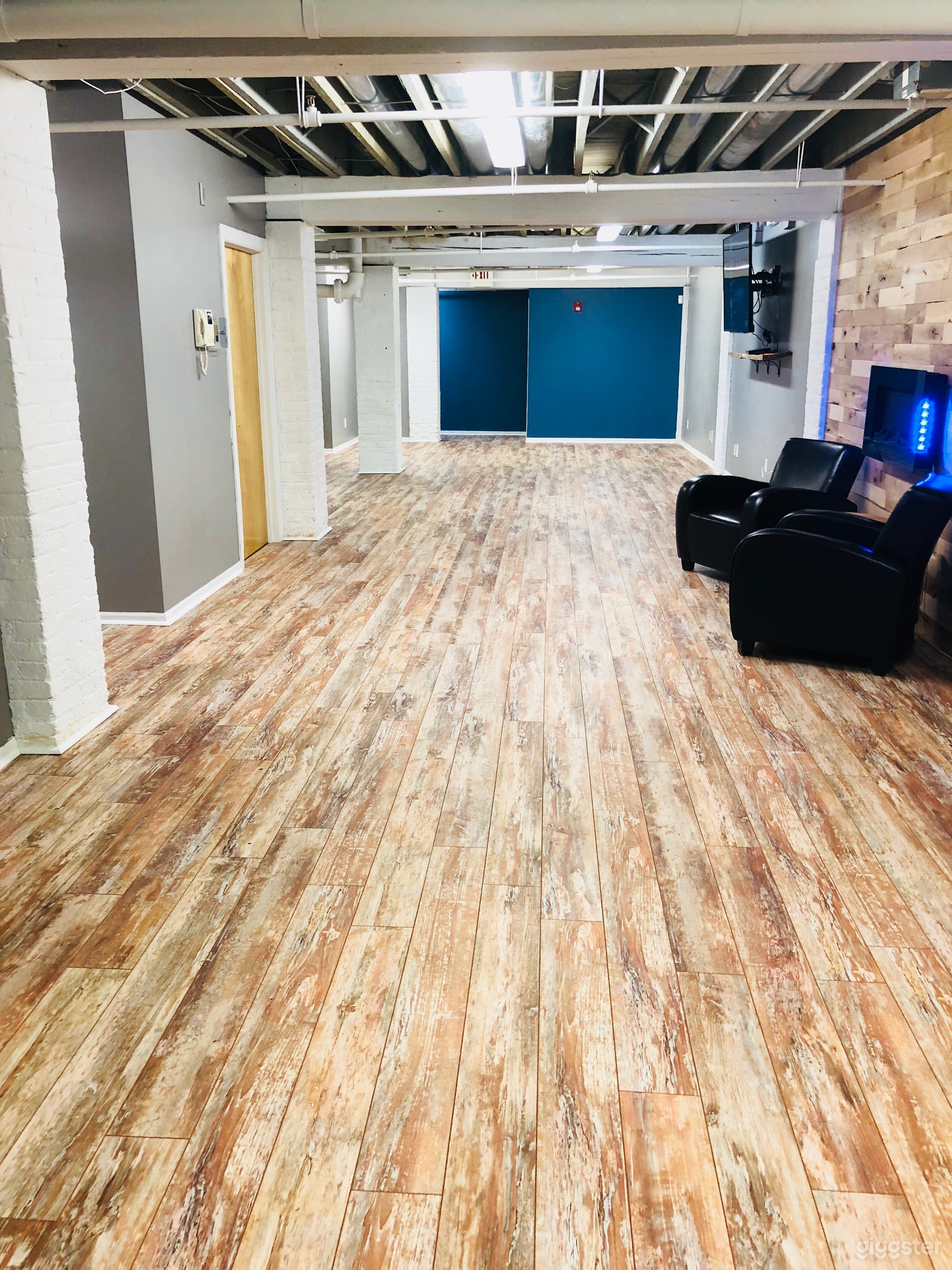 Large space to film content, photoshoots and podcasts.