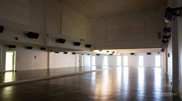  Large, Versatile and Industrial Studio in Downtown 