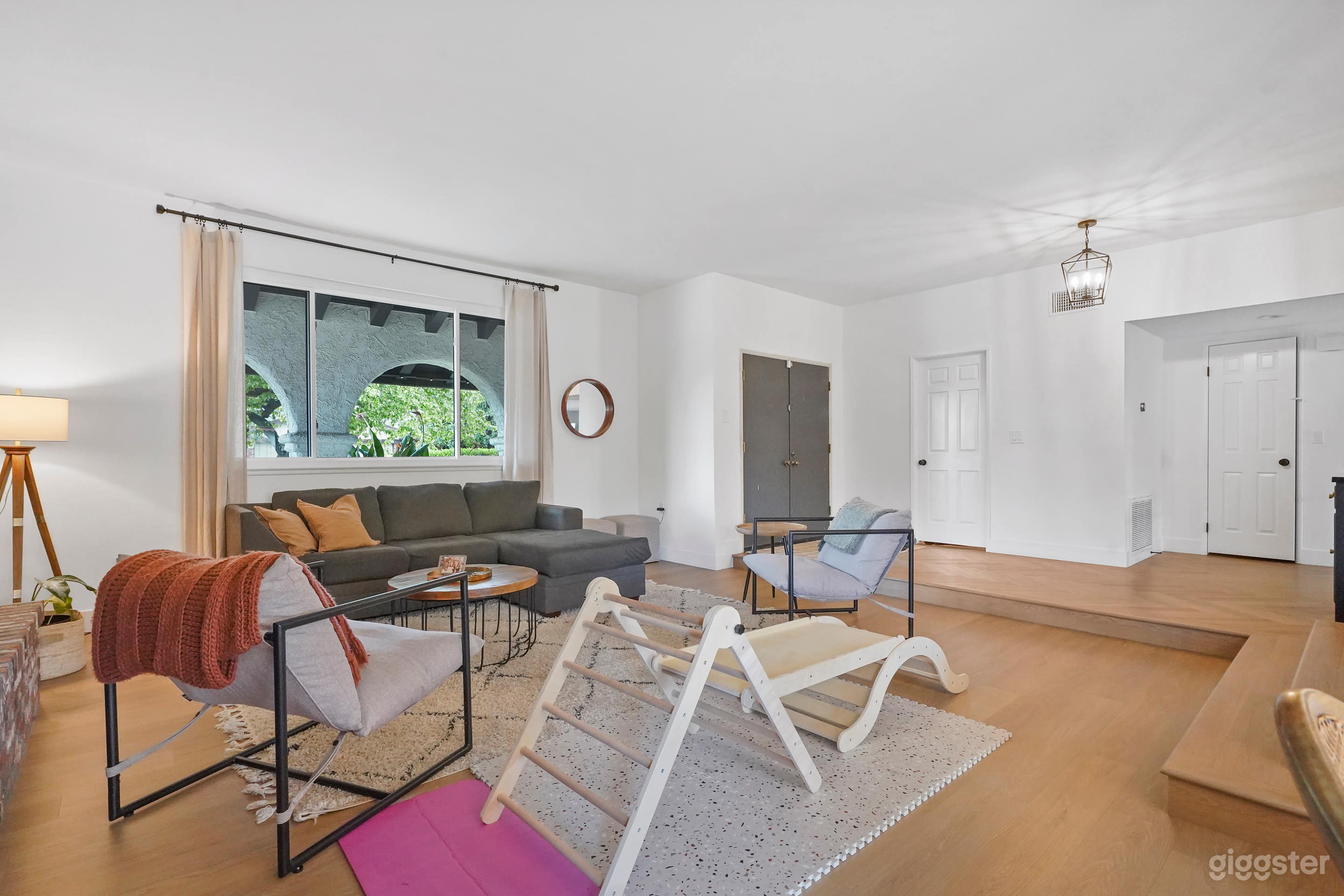 Modern Spanish on Double Cul de Sac in Chatsworth Photo 3