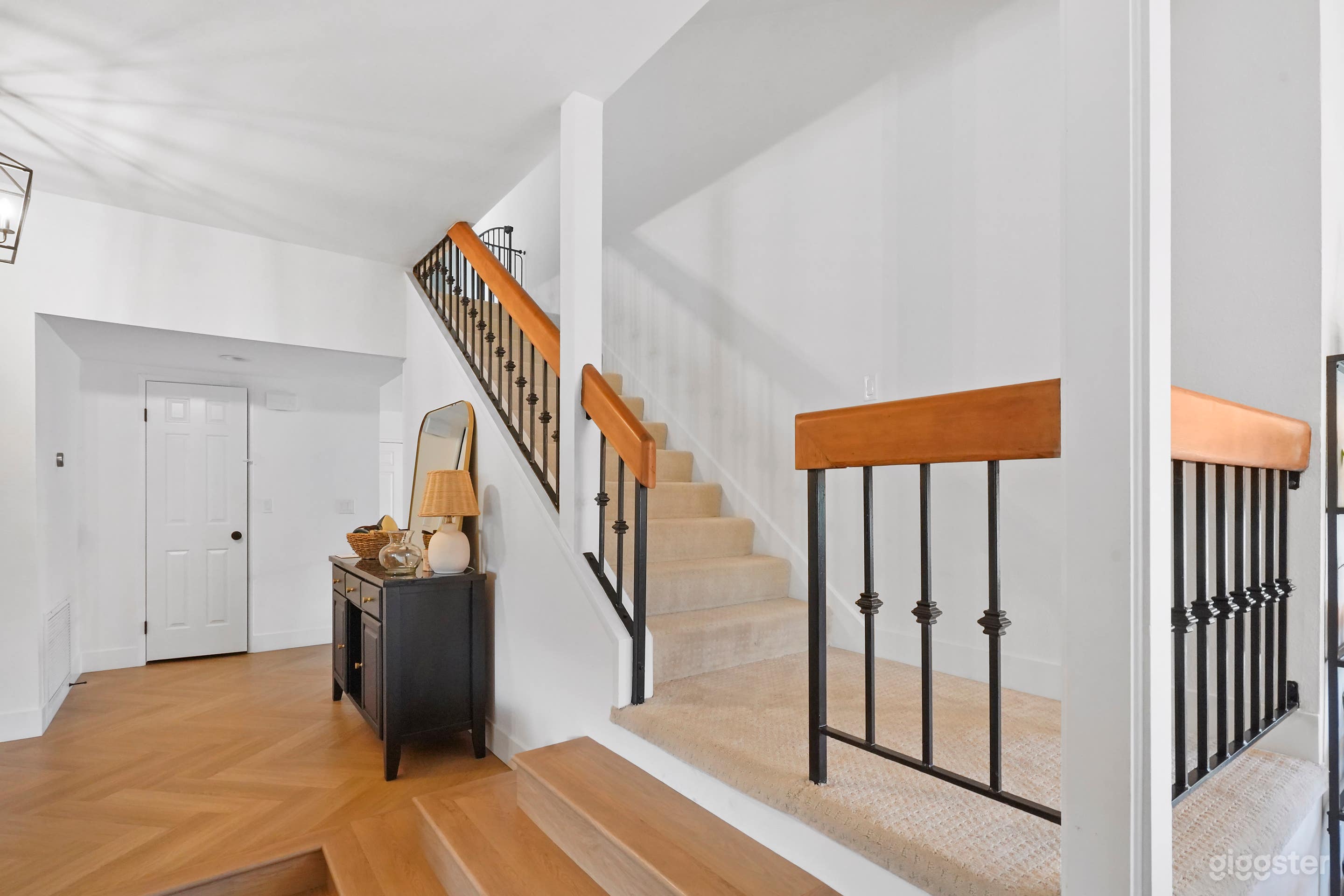 Modern Spanish on Double Cul de Sac in Chatsworth Photo 4