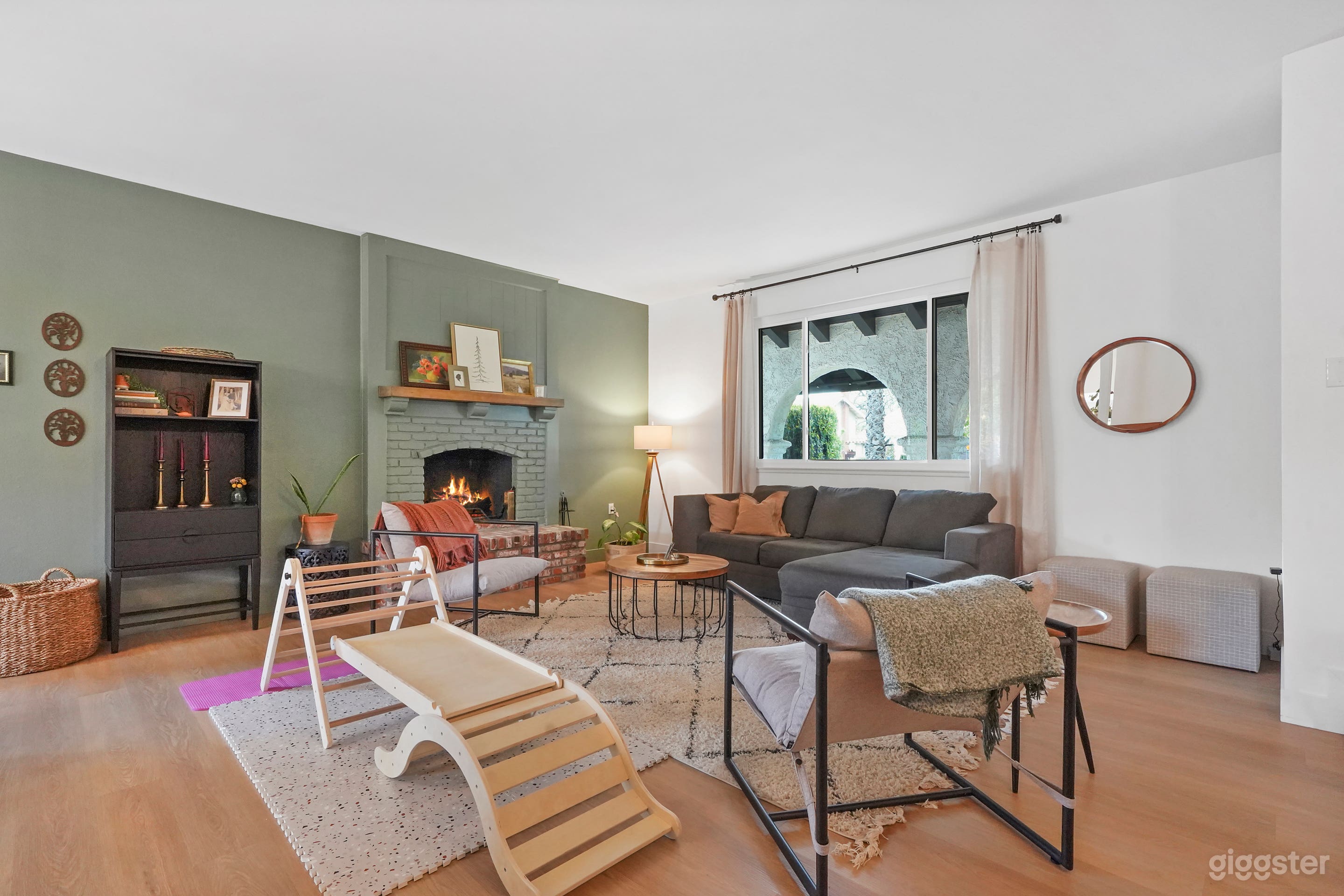 Modern Spanish on Double Cul de Sac in Chatsworth Photo 2