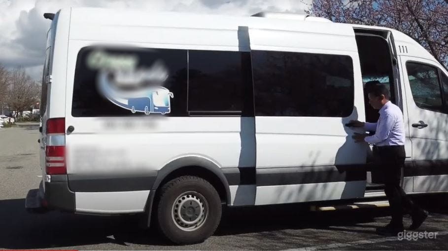 11 Pax Benz Sprinter Photo 2