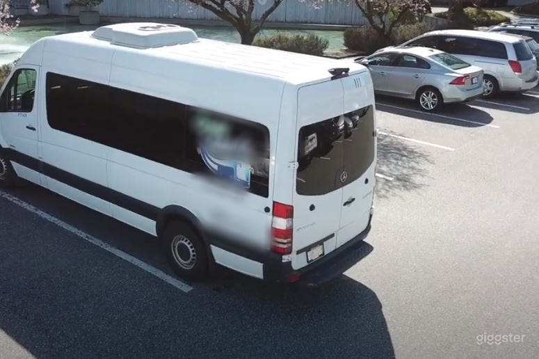 11 Pax Benz Sprinter Photo 4