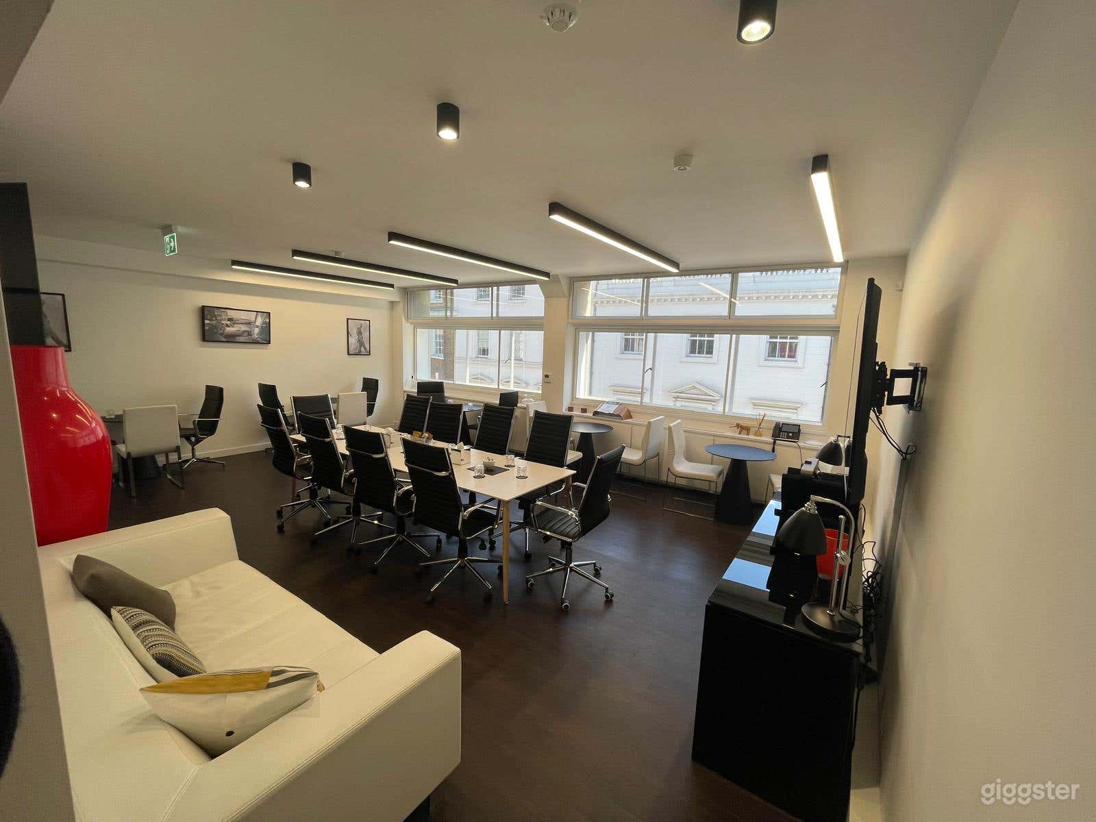 Entire Work Space Venue Hire Photo 4