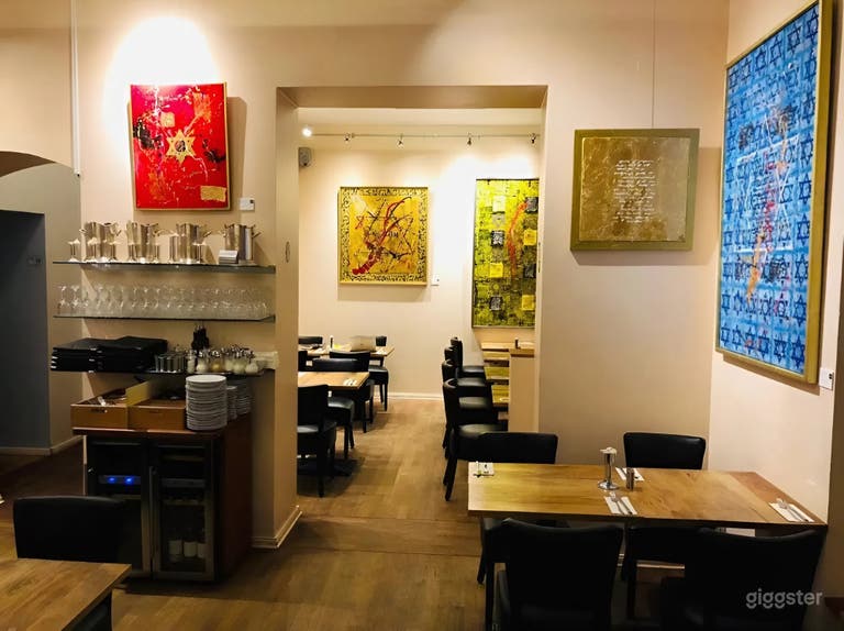  Exklusiver Restaurantbereich mit Innen- und Außenbereichen 