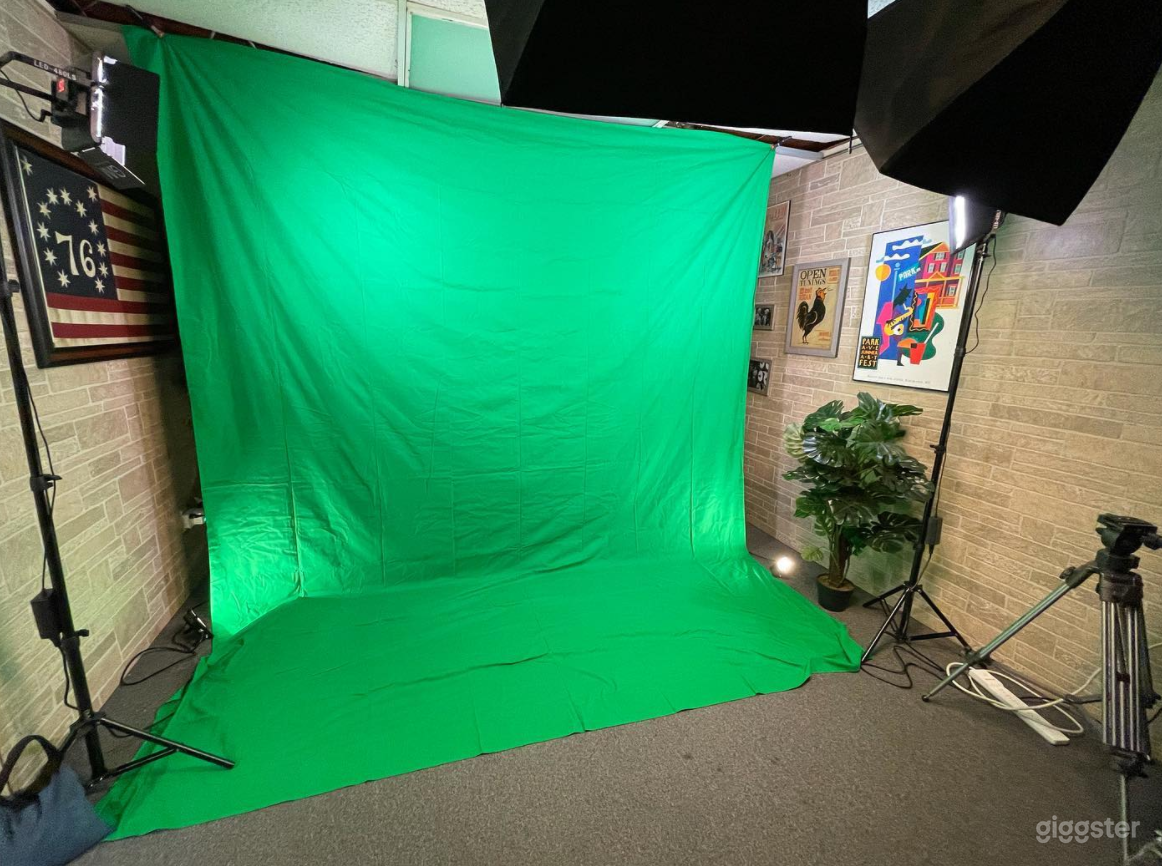 Legacy Studio Includes Lights, Green Screens, Mics, 2 Cameras and Operator Photo 2