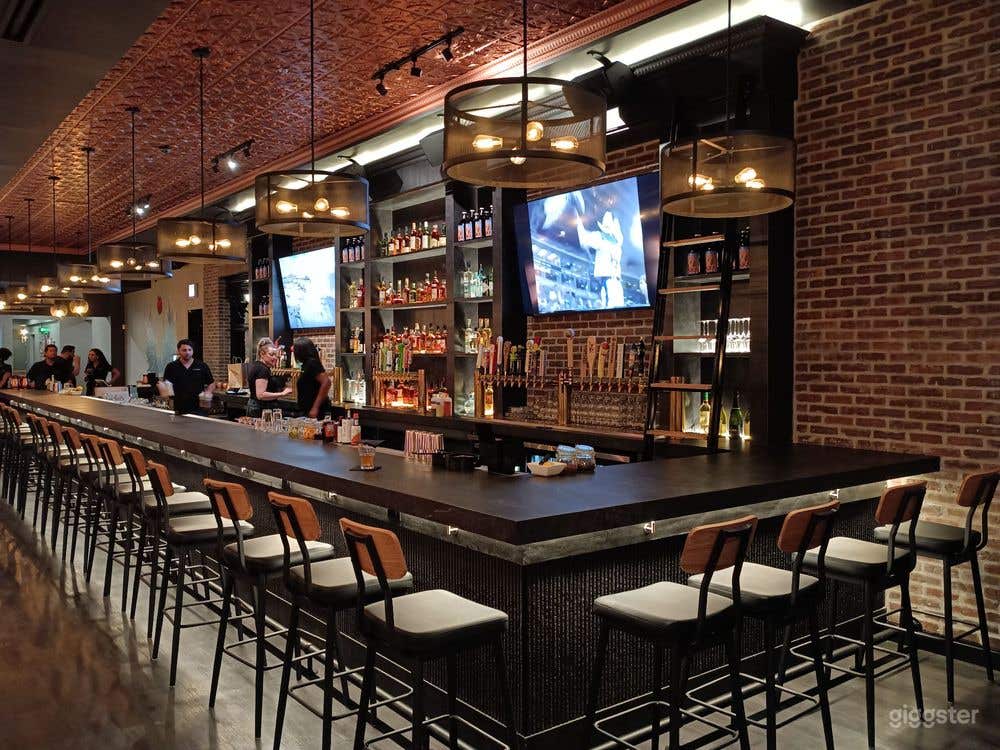 Sophisticated Bar in Lincoln Photo 1