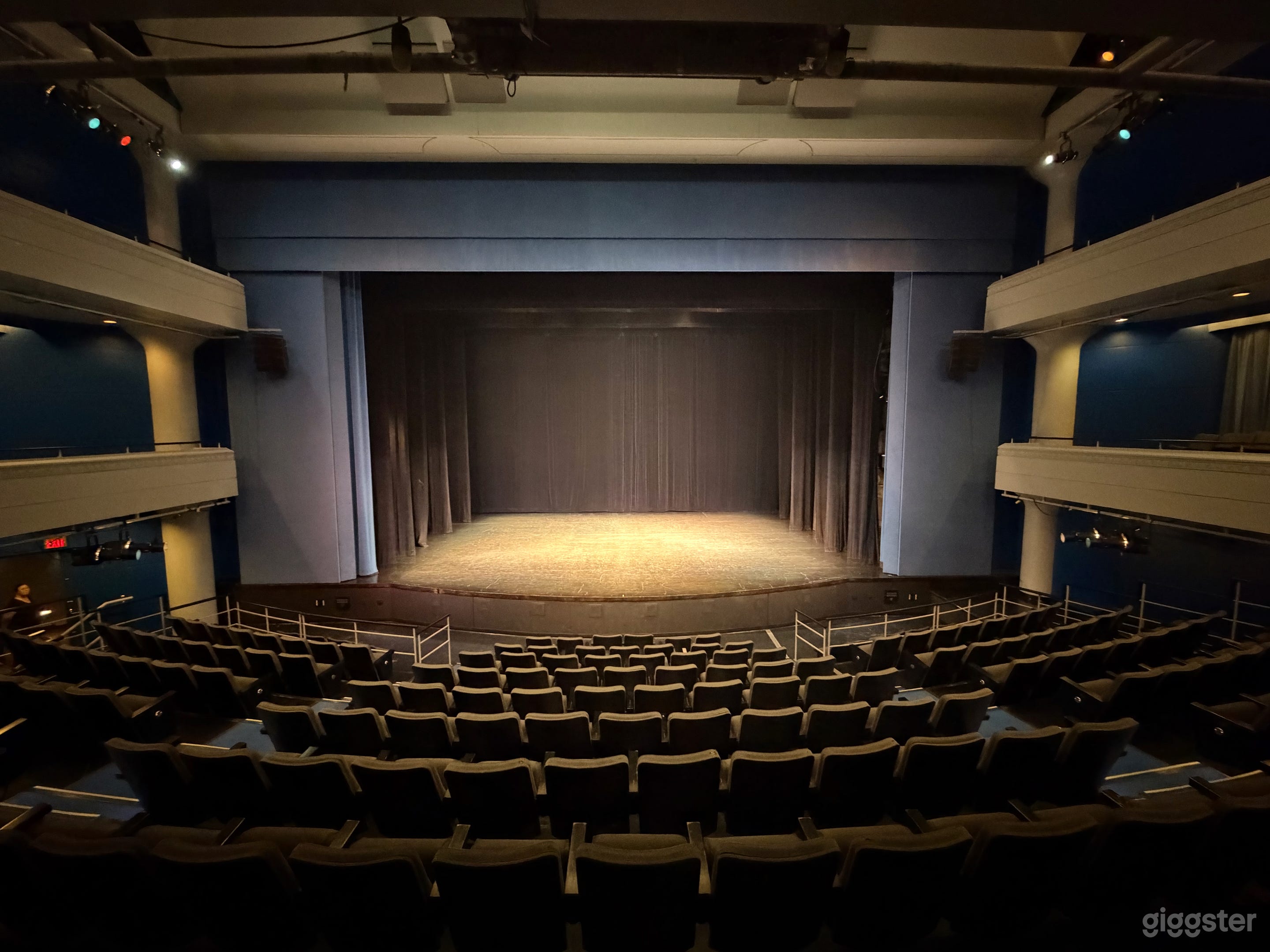 Two-Level Proscenium Theatre with 446 Seats Photo 1