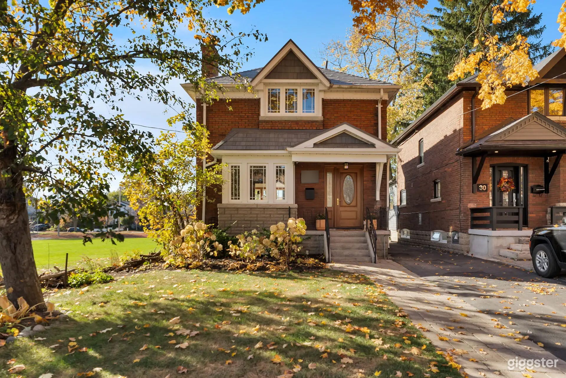 Bright & Spacious Modern Home Photo 1