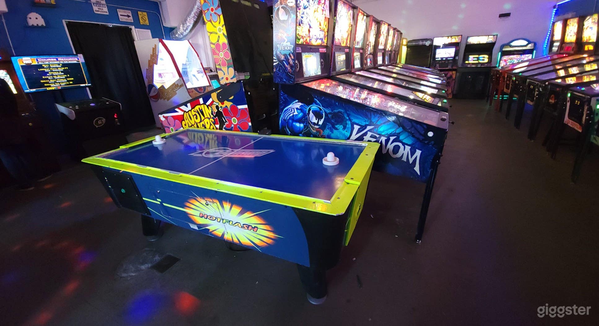 Ultimate Vintage Arcade Experience  Photo 2