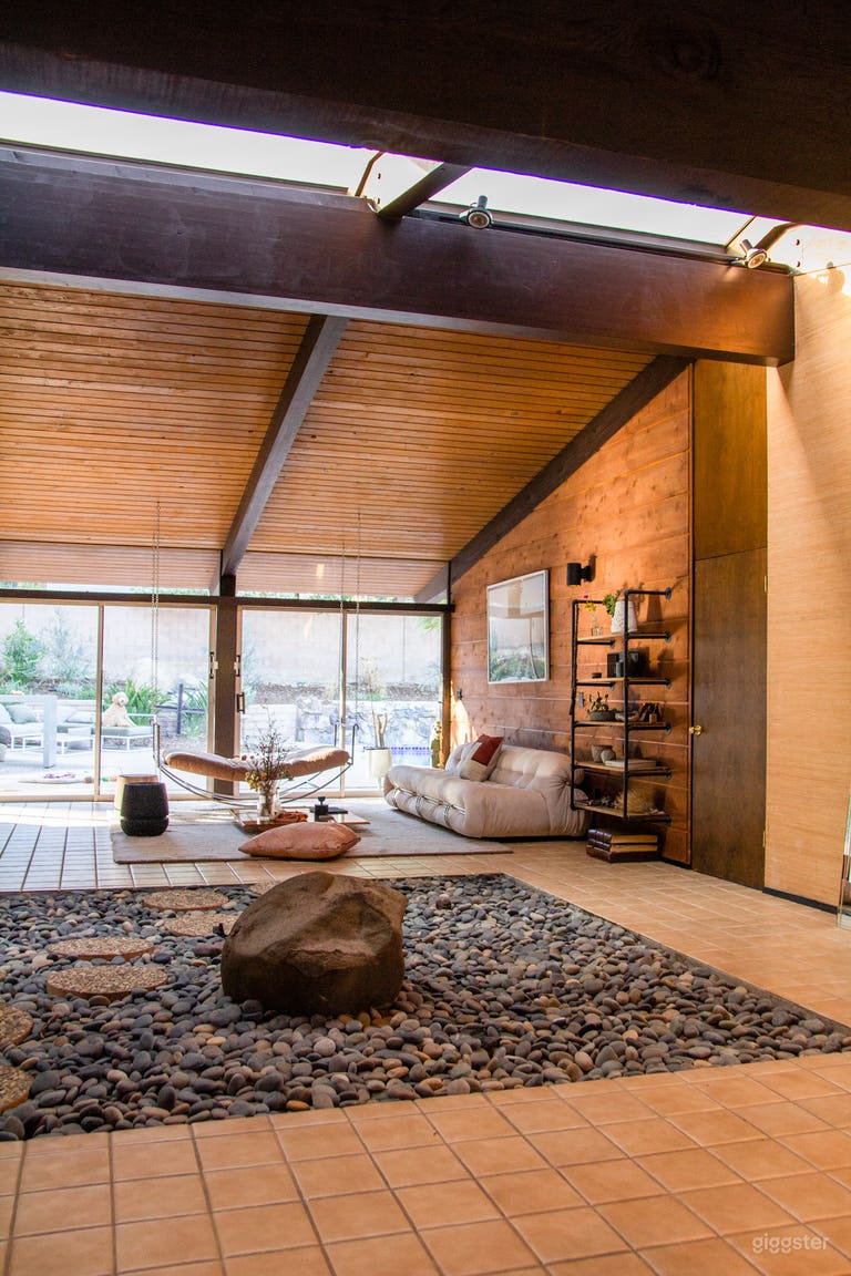  A 1960’s MID CENTURY JEM AT ROY ROGERS ESTATES  