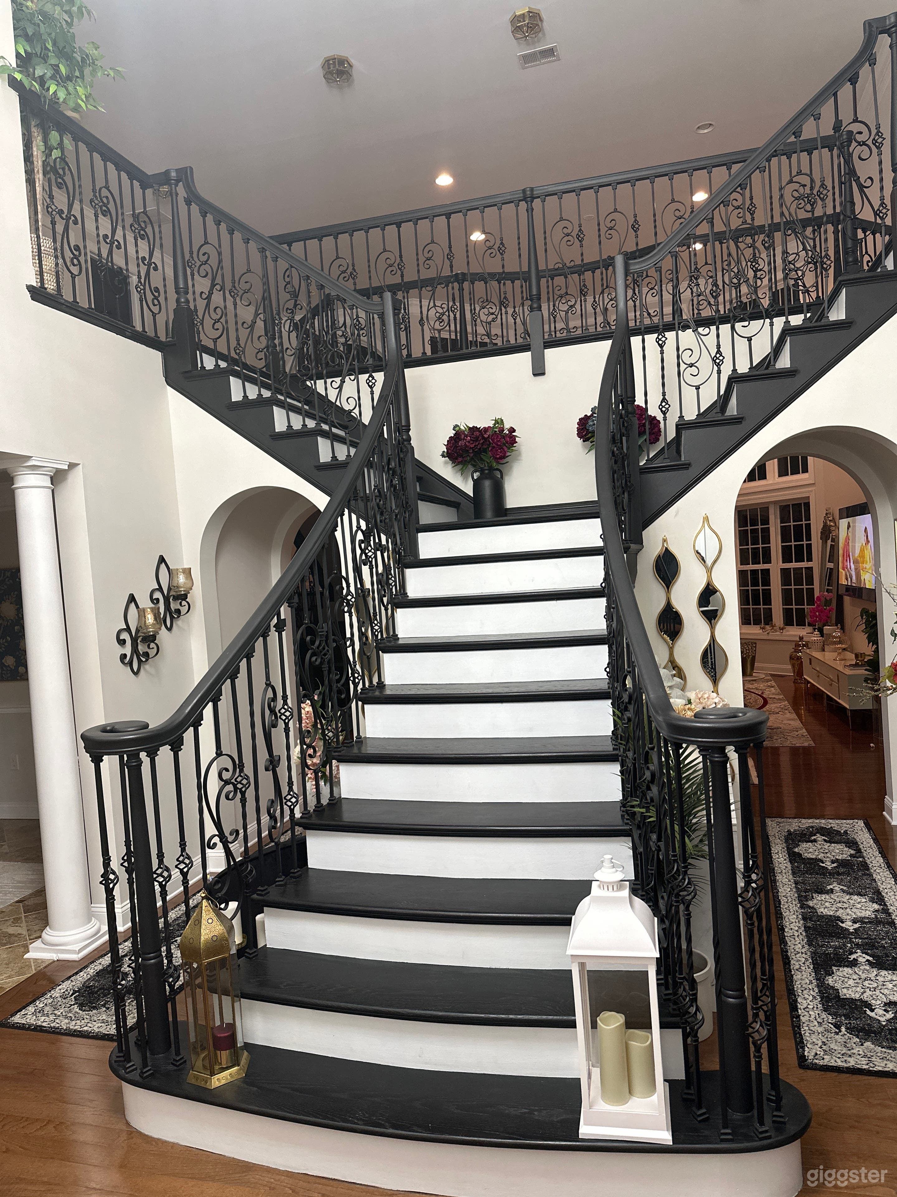 Outstanding Colonial Home Photo 3