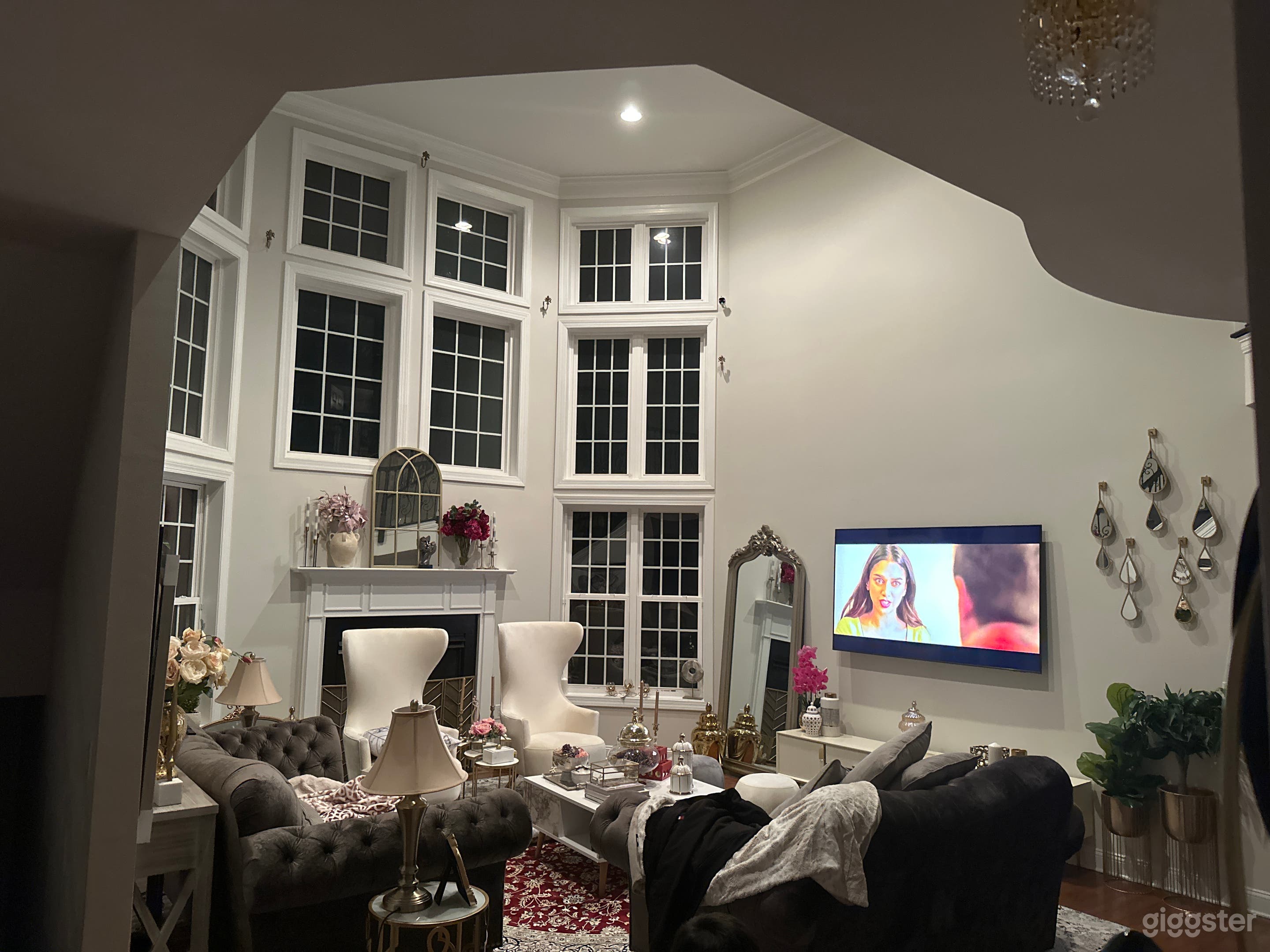 Outstanding Colonial Home Photo 2