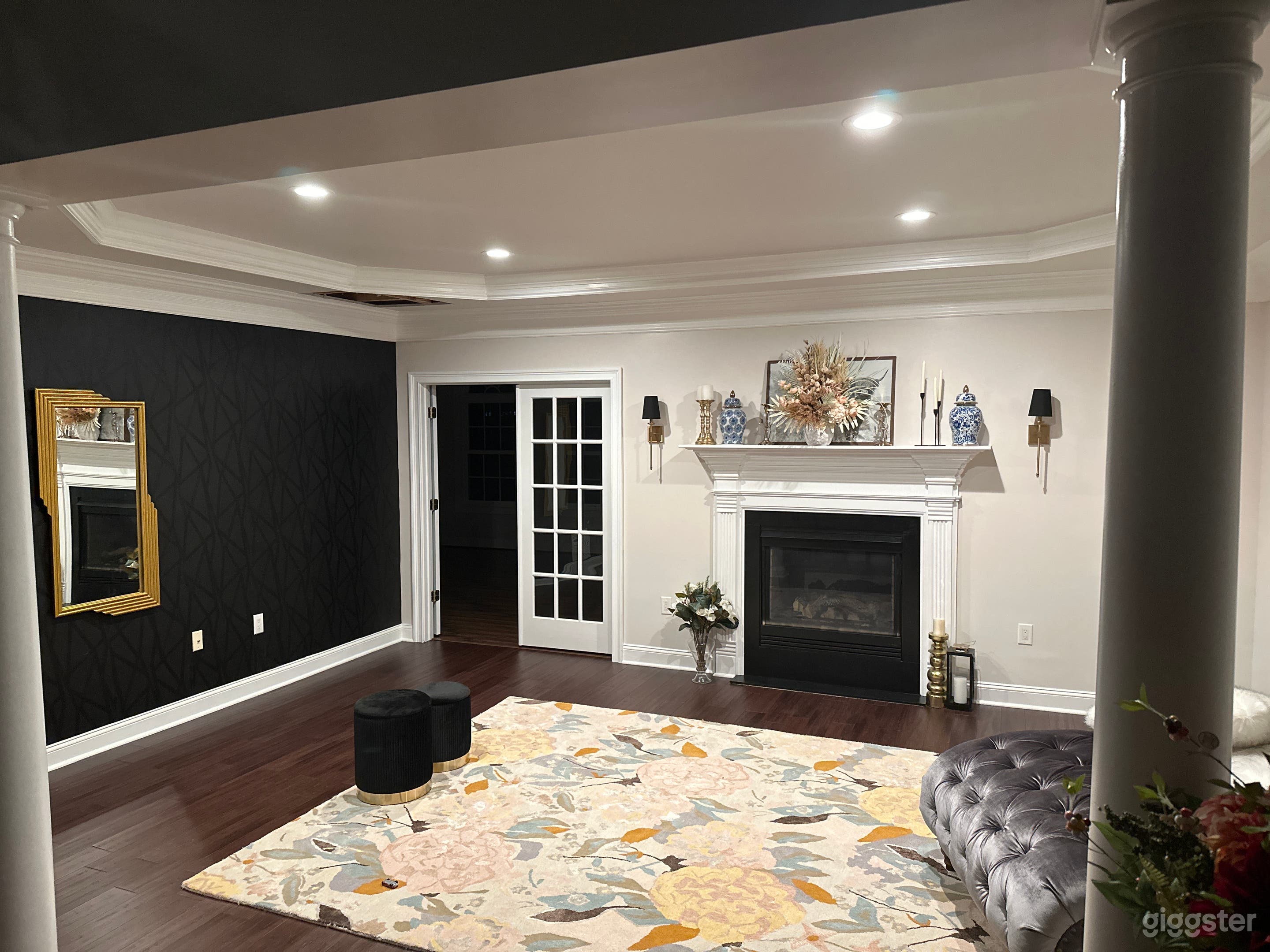 Outstanding Colonial Home Photo 4