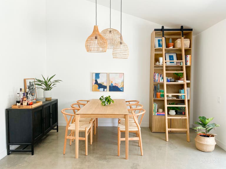  Fresh, Bright, Minimalist House with Fully Stocked Kitchen 