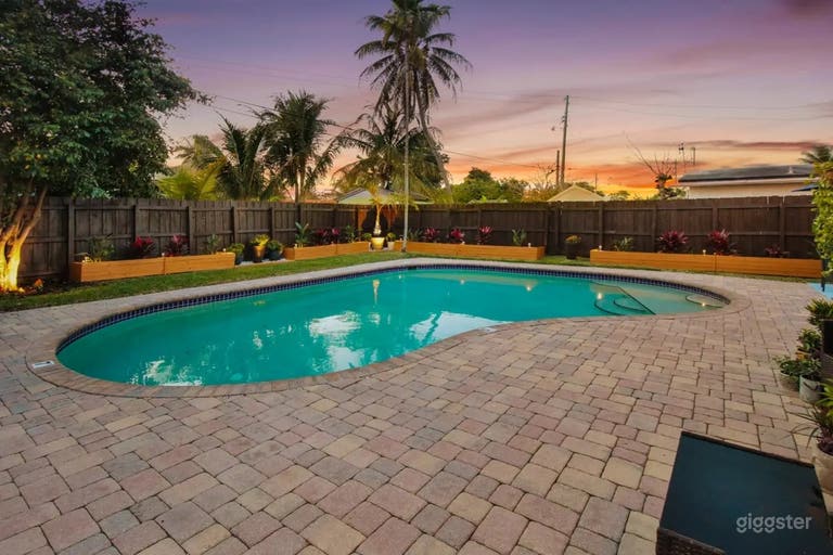  Oasis de jardin confortable avec piscine, lounge et bar extérieur 
