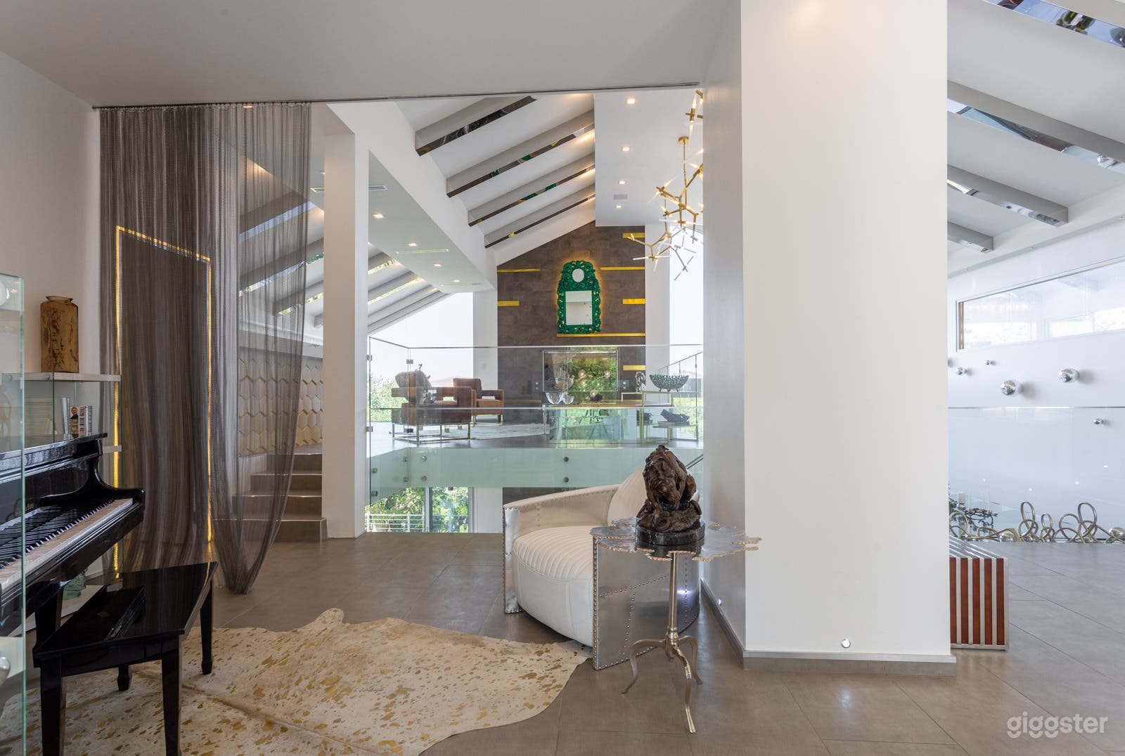 The Contemporary Glass Mansion Photo 3