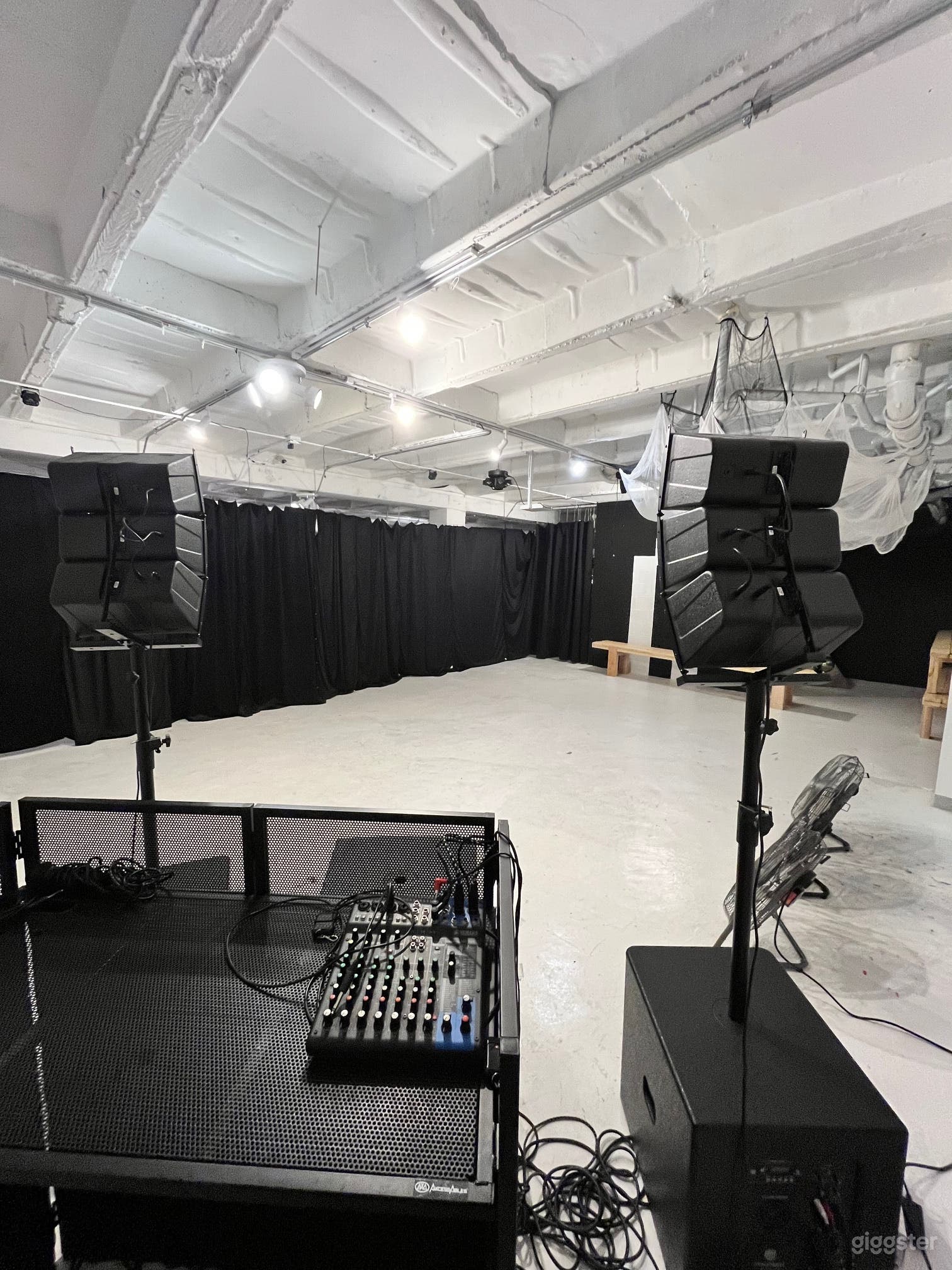 Hidden Basement Venue with Club Vibes Photo 1