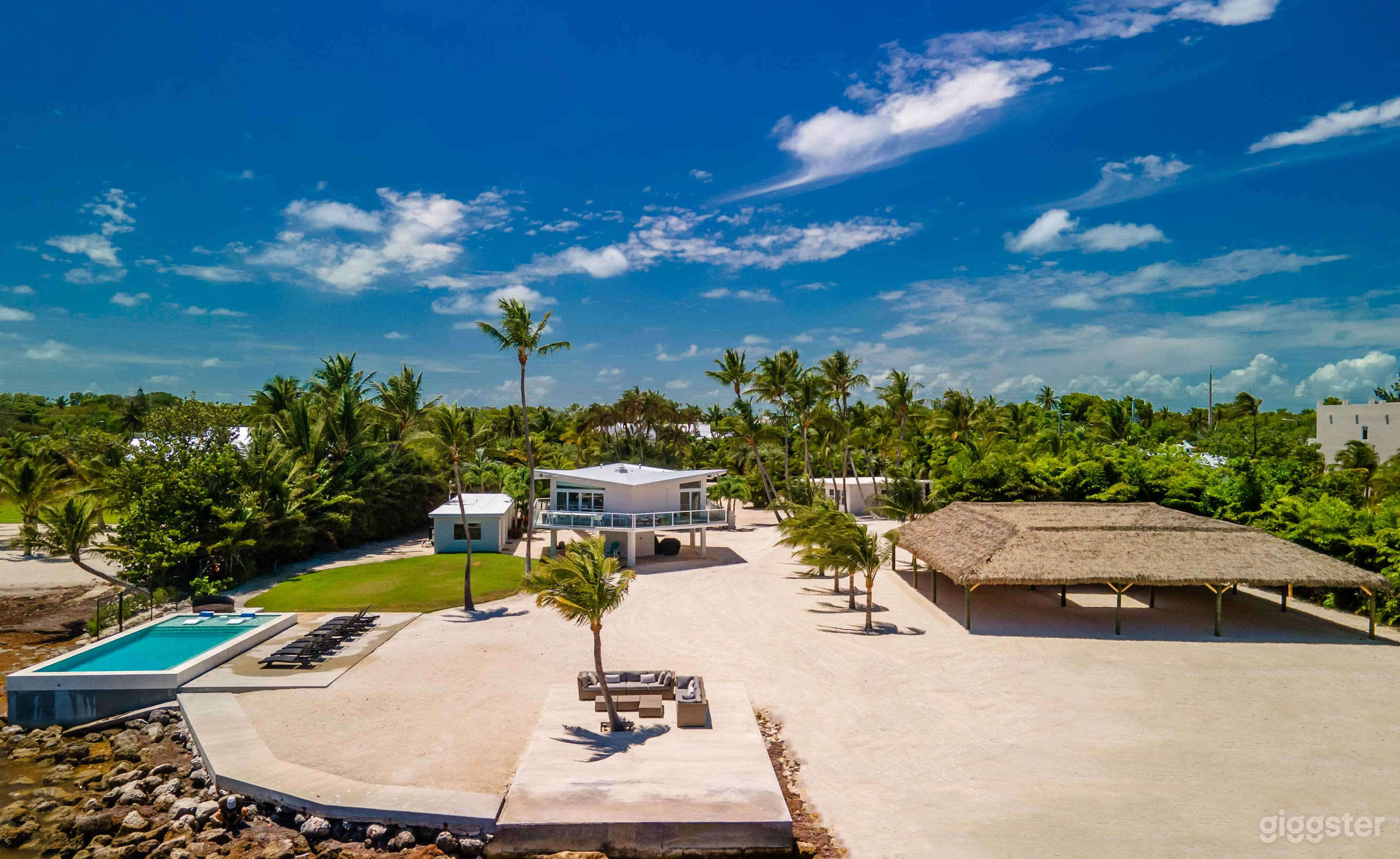 Majestic Keys oceanfront estate w/private beach Photo 1