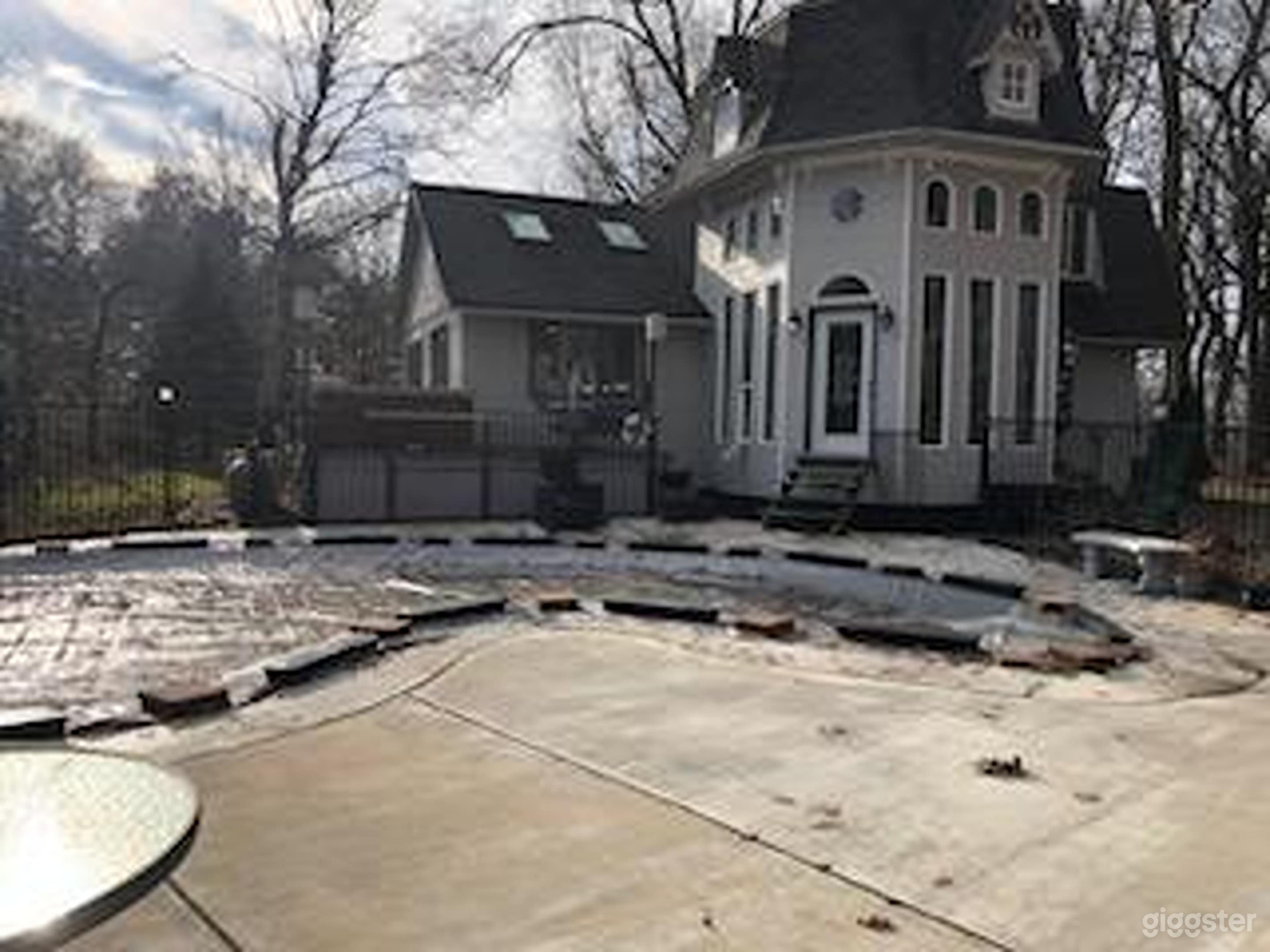 Kidney-Shaped Pool in a 10-Acre Estate Photo 4