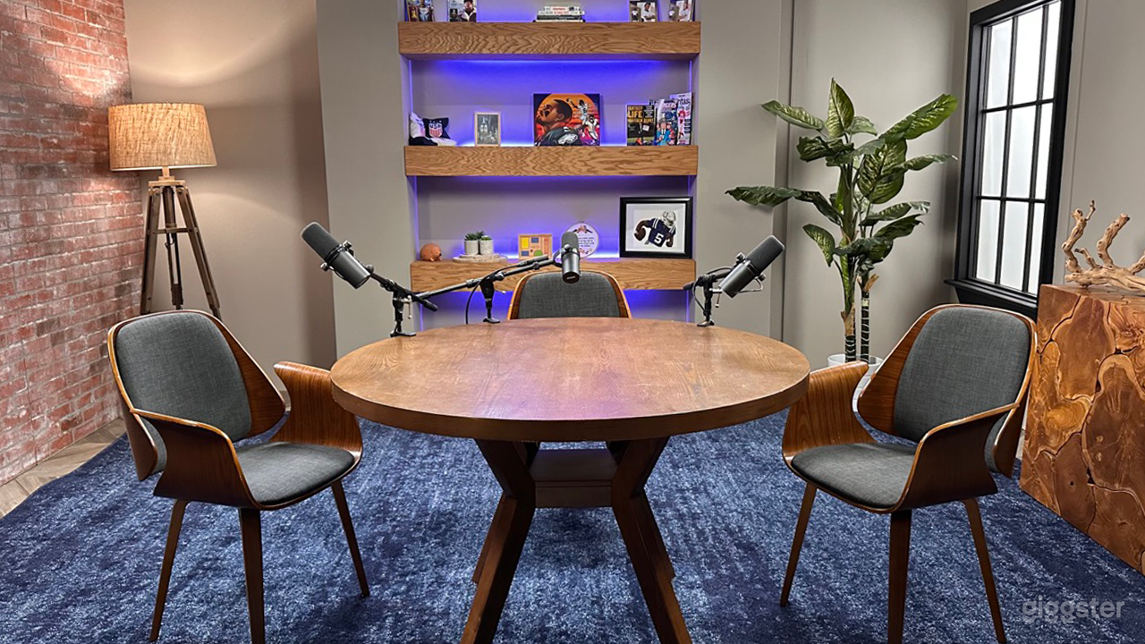 Living Room Video And Podcast Studio in Midtown Photo 4