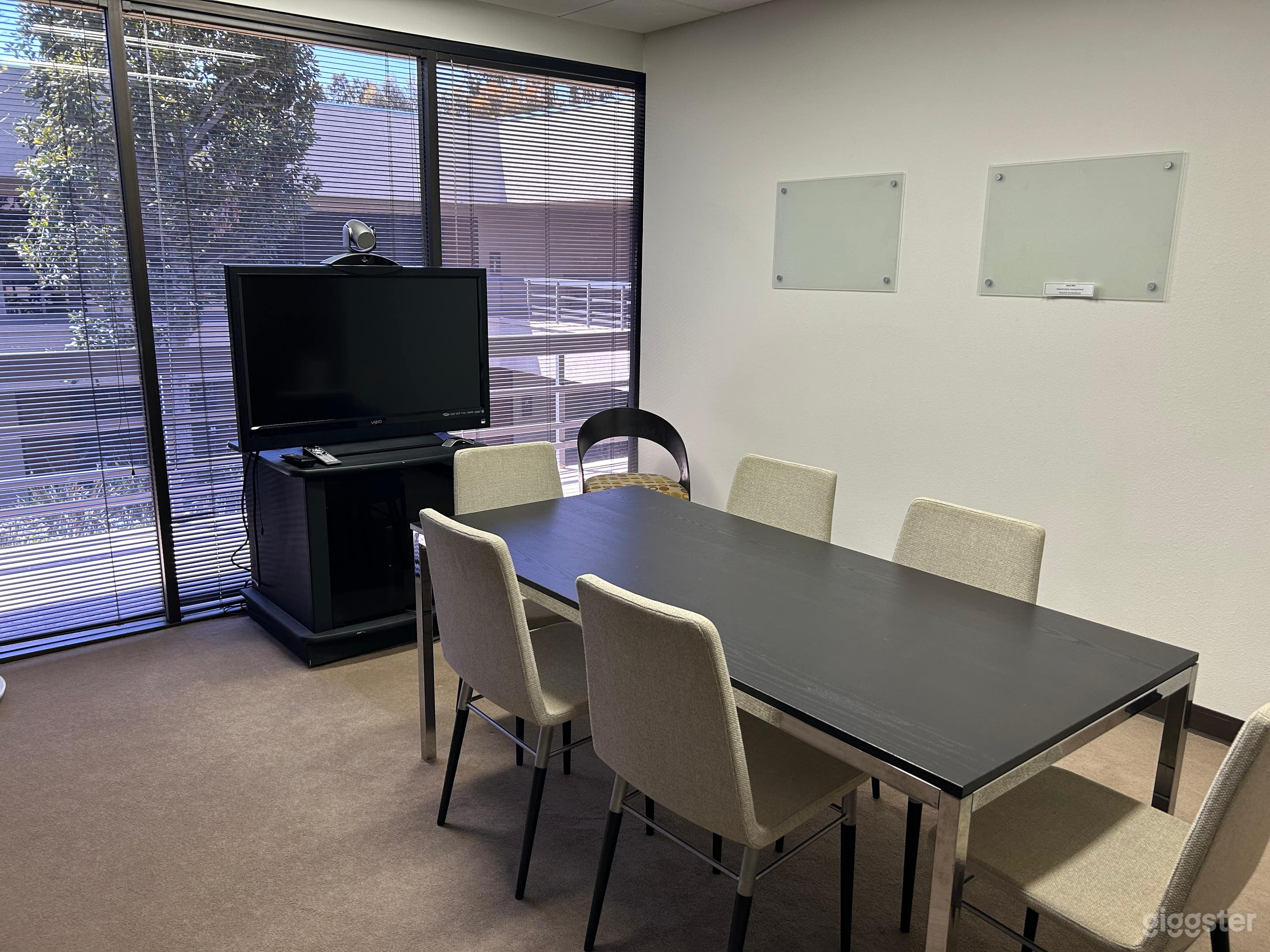 Warm Medium Conference Photo 1