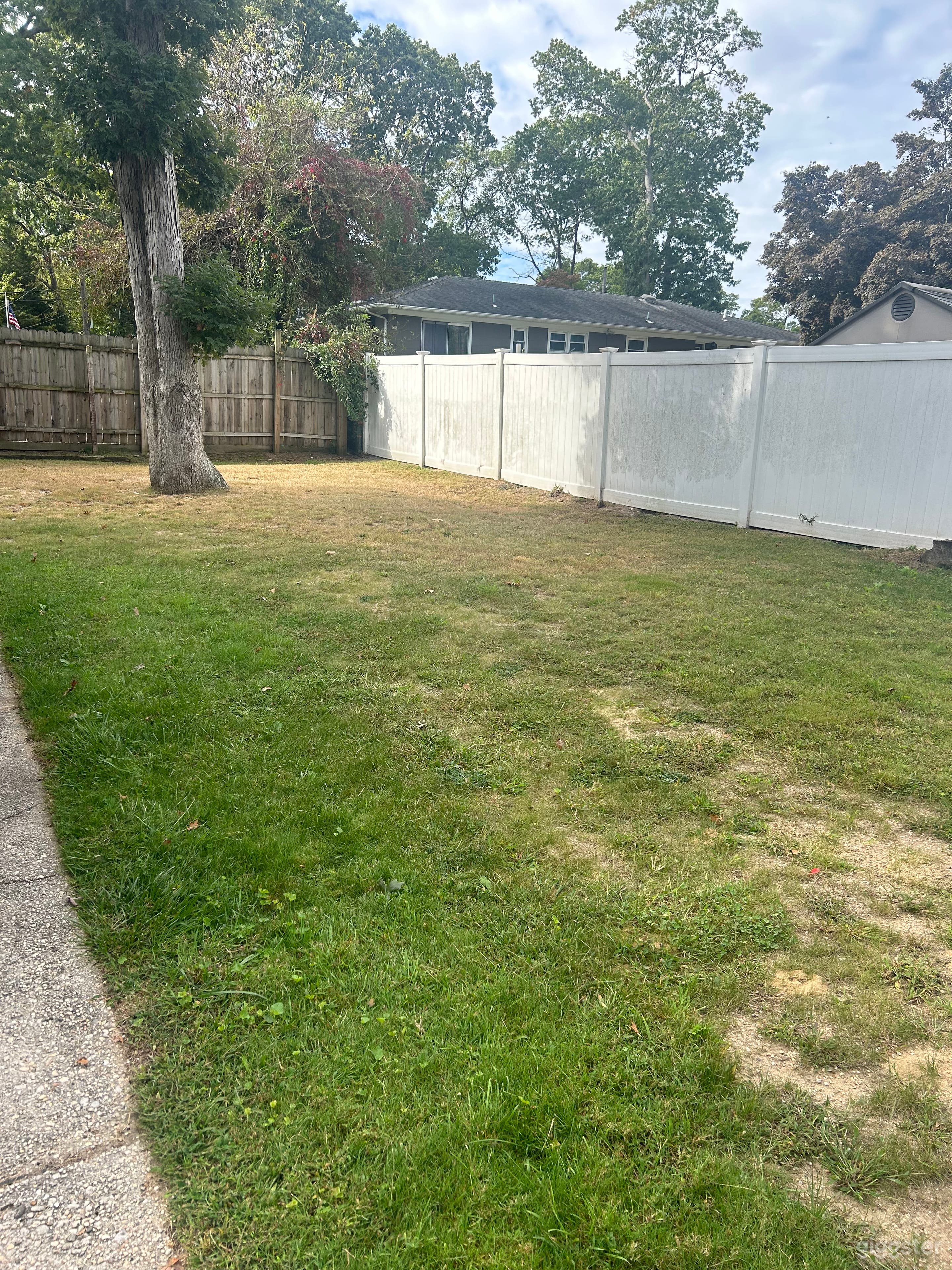 Spacious Outdoor Usage Photo 3