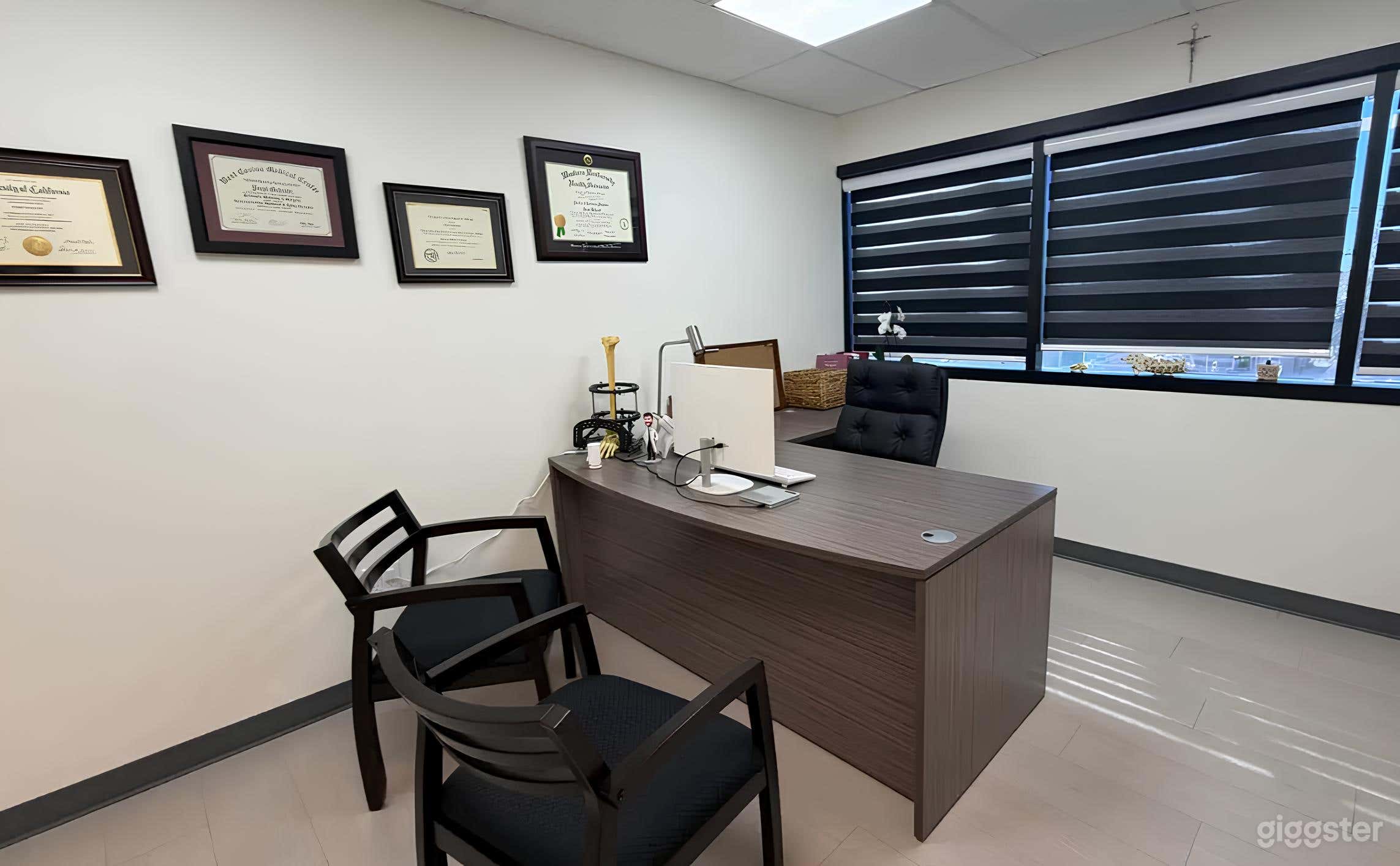 Classic Doctor's Office for 3 Photo 3