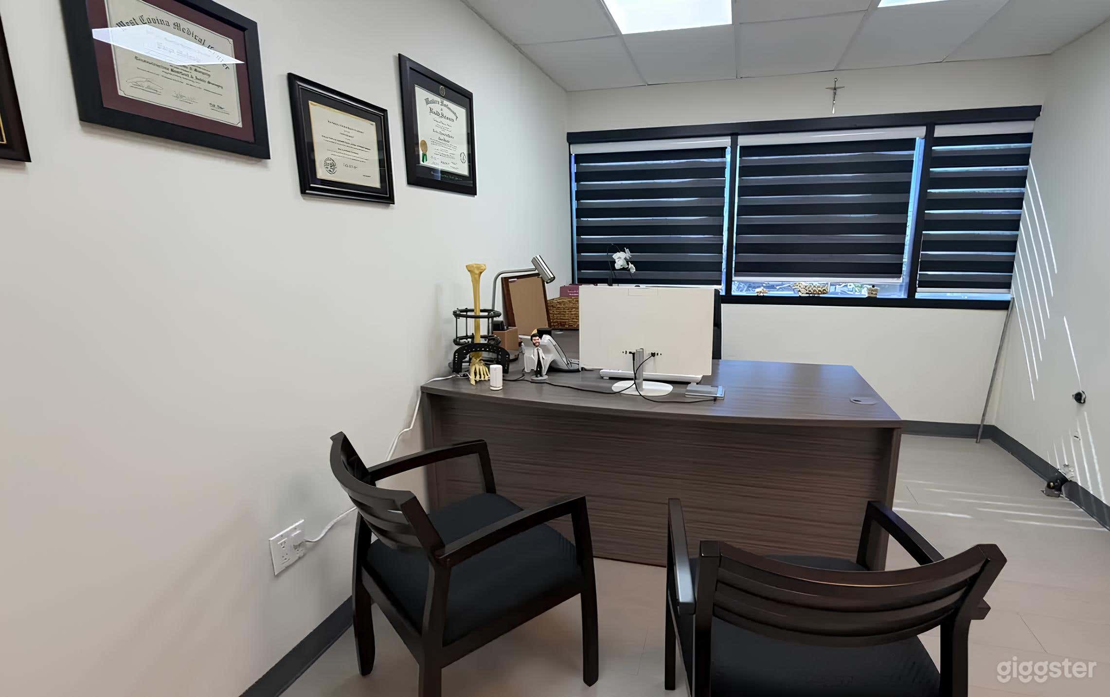 Classic Doctor's Office for 3 Photo 2