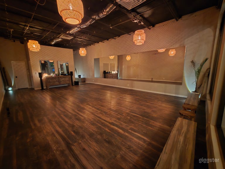  Intimate Rustic Retreat: Your Cozy Event Venue and Dance Studio 