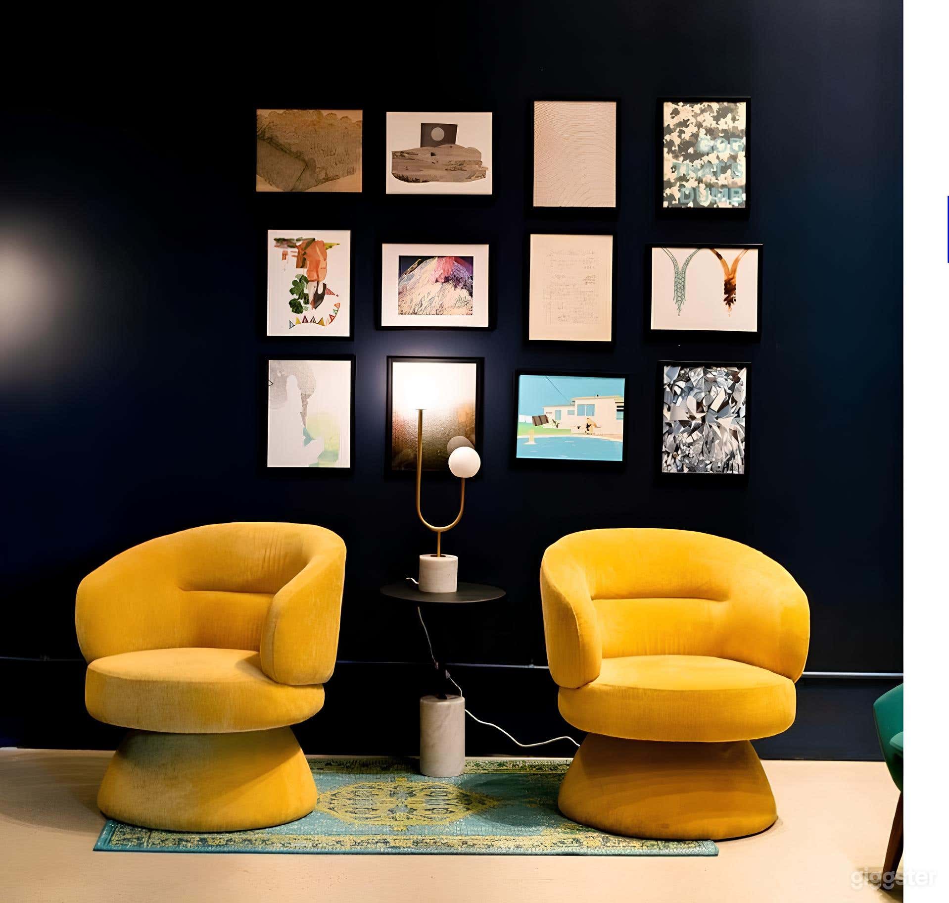 Cozy Library Retreat in San Francisco Photo 3