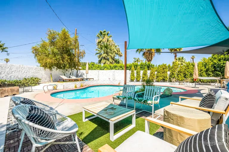  Modern & Versatile Backyard Pool 