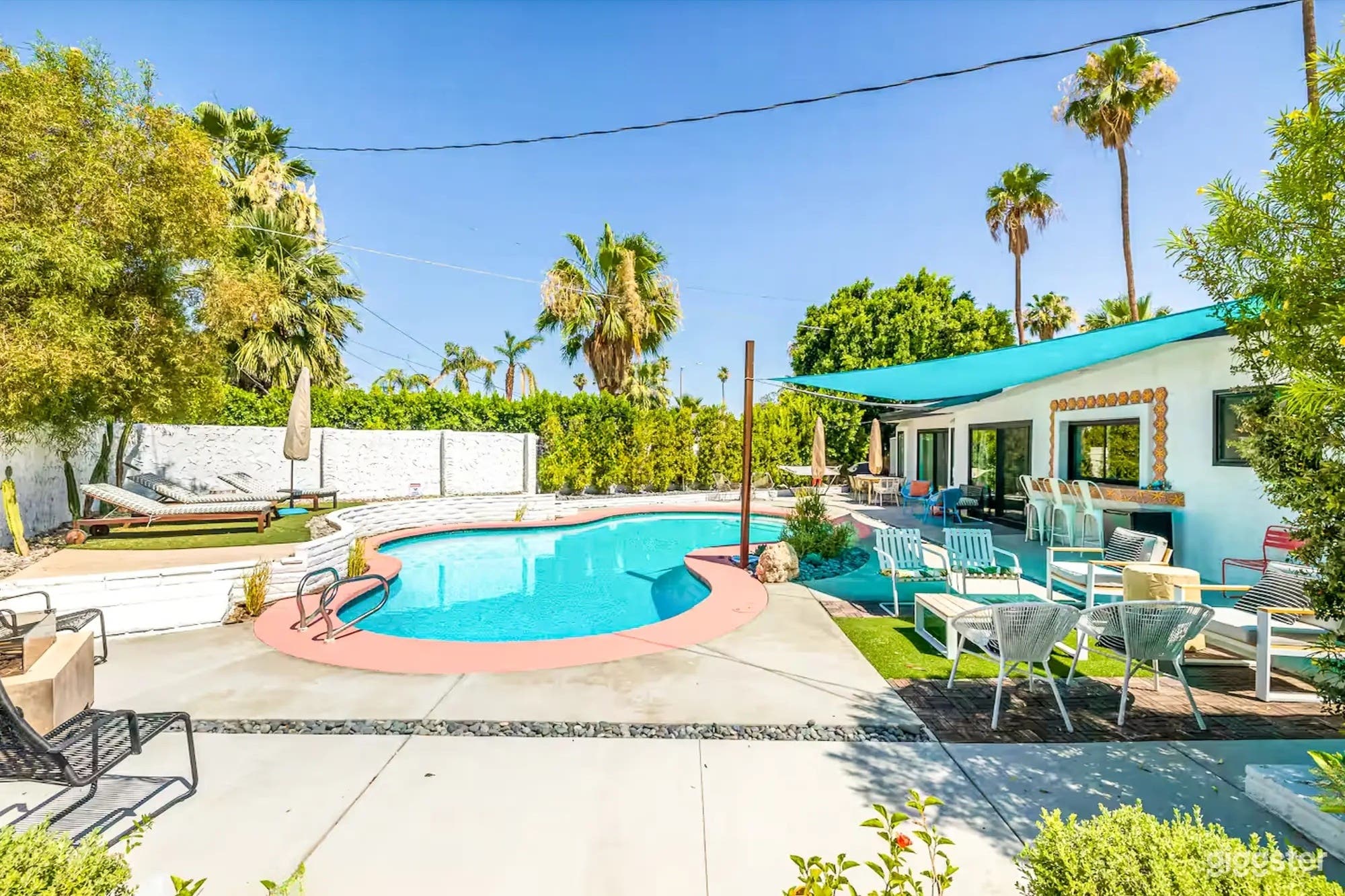 Modern & Versatile Backyard Pool Photo 4