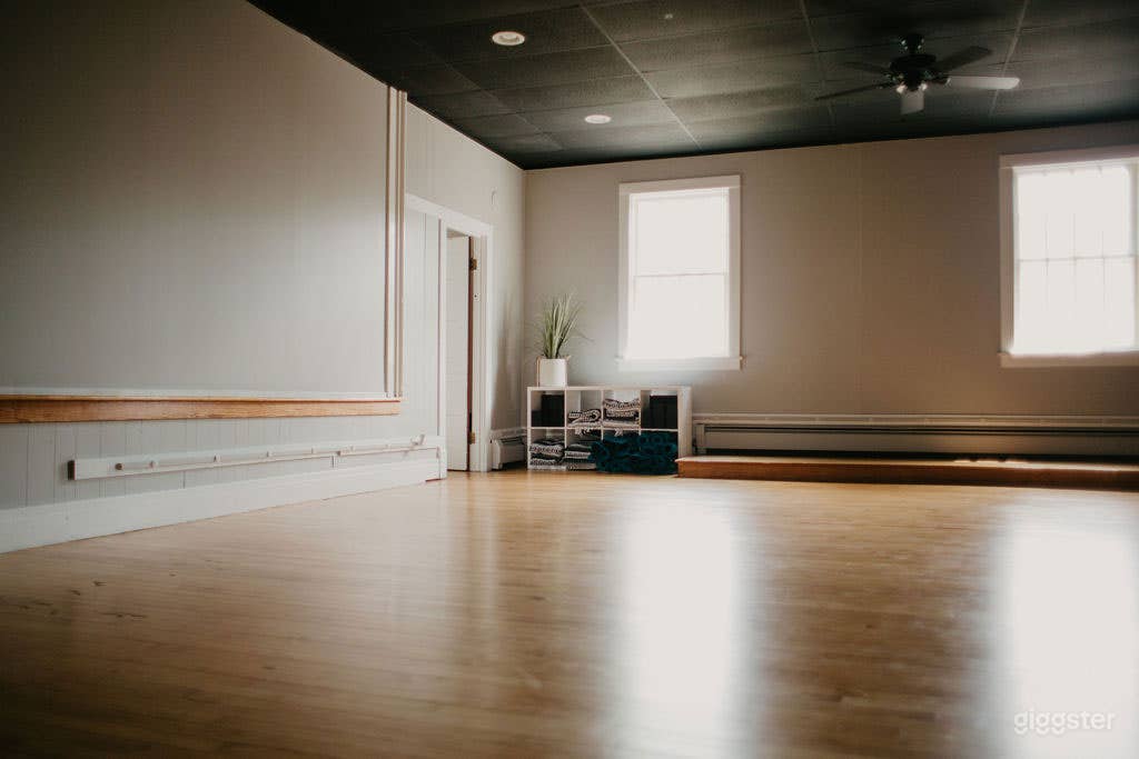 Bright and Unique Yoga Studio in Orchard Park Photo 4