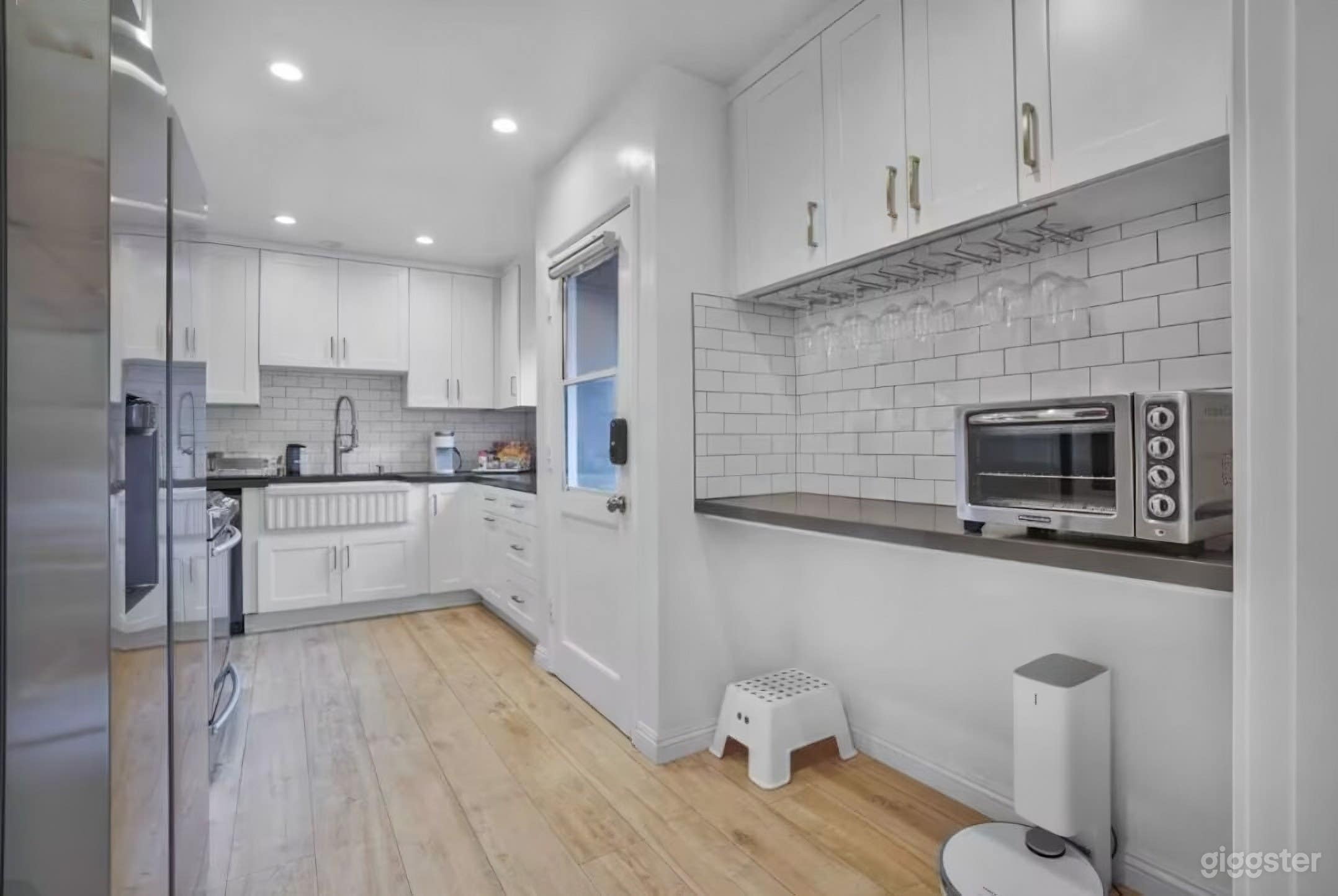 Clean, Modern Home — Perfect for Photo, Video & Creative Photo 4