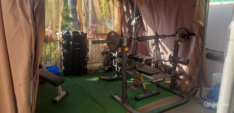  Huge 10 ft deep pool in the Hollywood Hills 