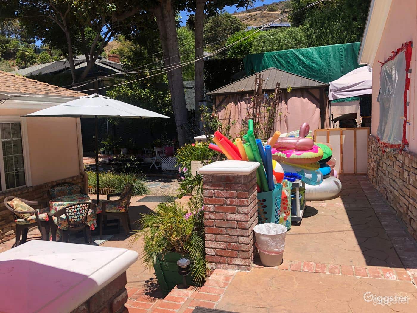 Huge 10 ft deep pool in the Hollywood Hills Photo 4