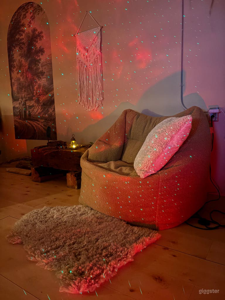  Boho-Earthy Wellness Studio for Massage, Sound & Photogr 
