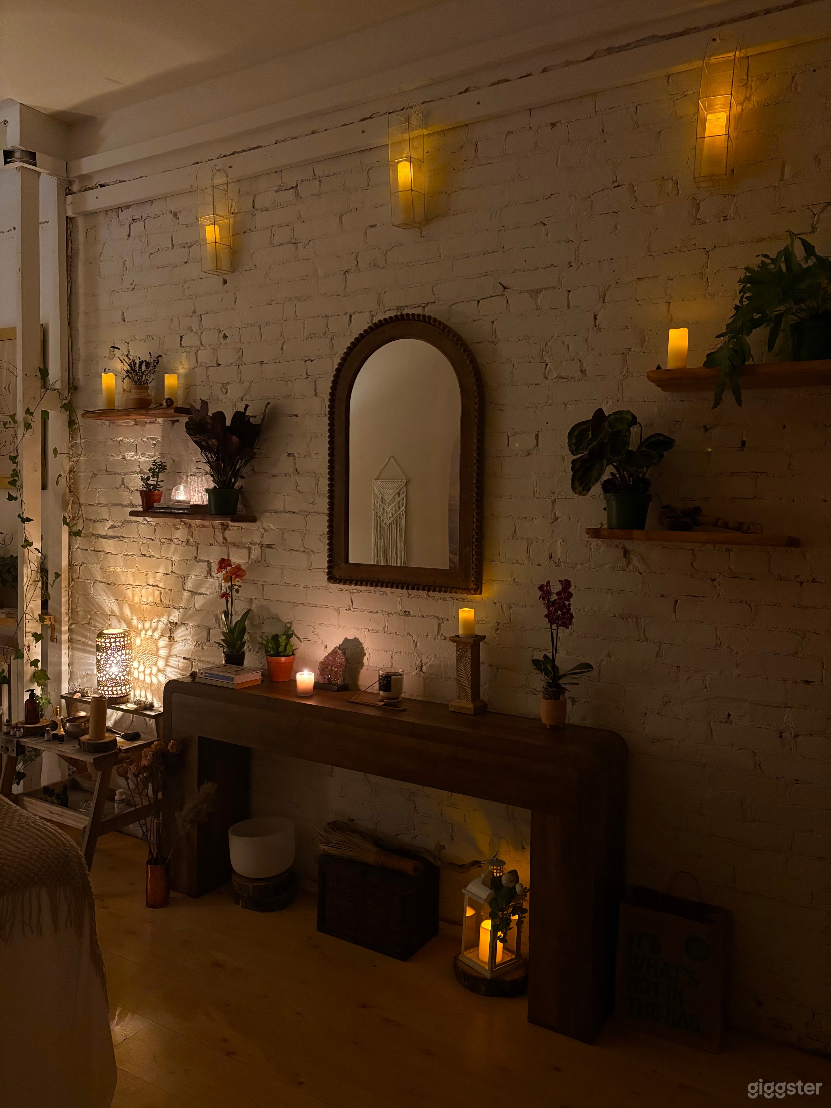 Boho-Earthy Wellness Studio for Massage, Sound &amp; Photogr Photo 1