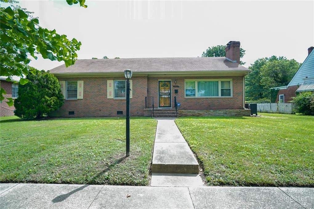 Mid Century Brick Ranch Vintage Time Capsule Home Photo 1