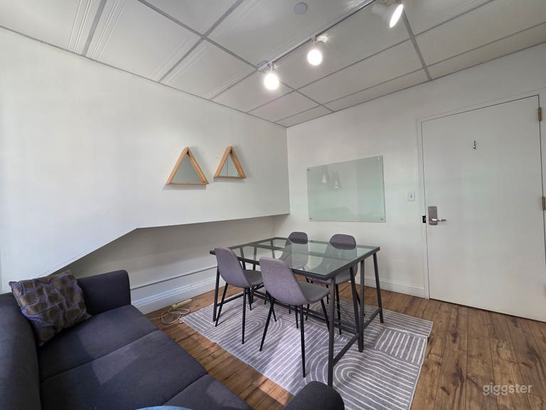  704-H: 4-Person Meeting Room in Midtown Manhattan 