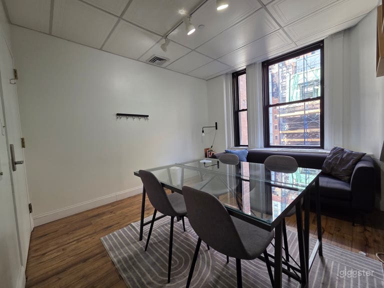  704-H: 4-Person Meeting Room in Midtown Manhattan 
