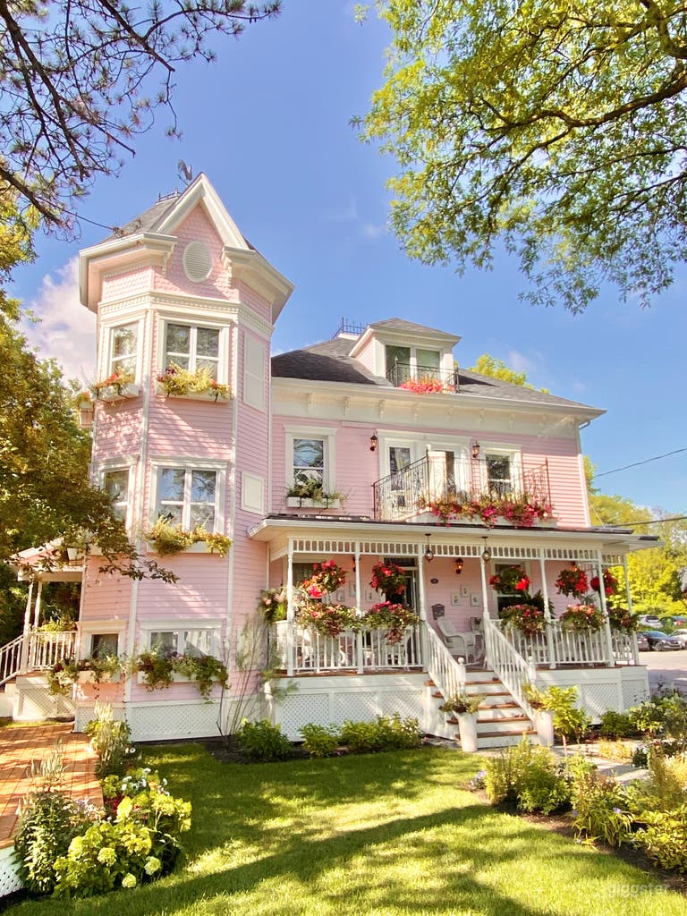  Maison Rose - A UNIQUE victorian pink mansion 