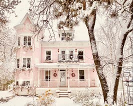  Maison Rose - A UNIQUE victorian pink mansion 