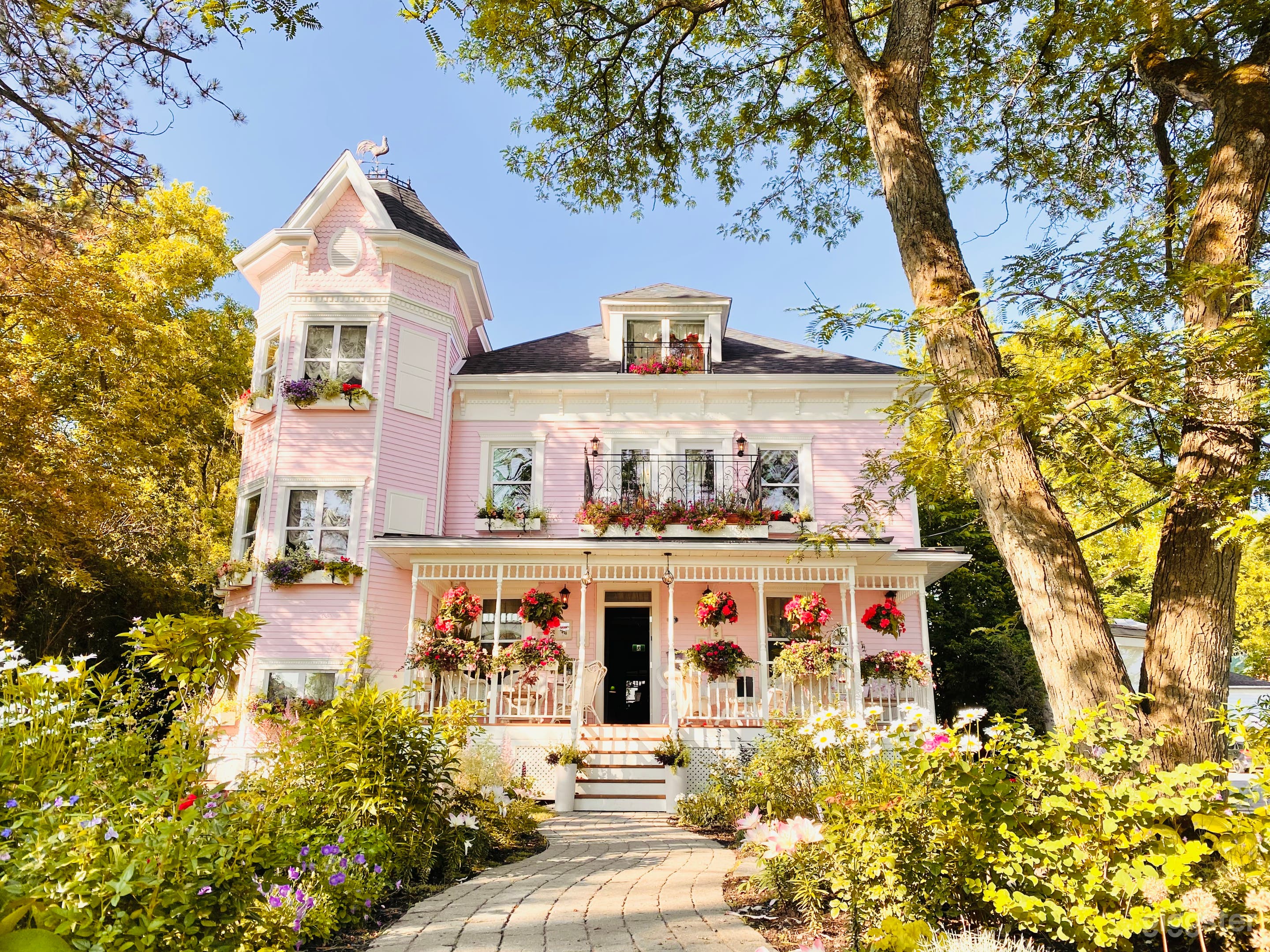 Maison Rose - A UNIQUE victorian pink mansion Photo 1